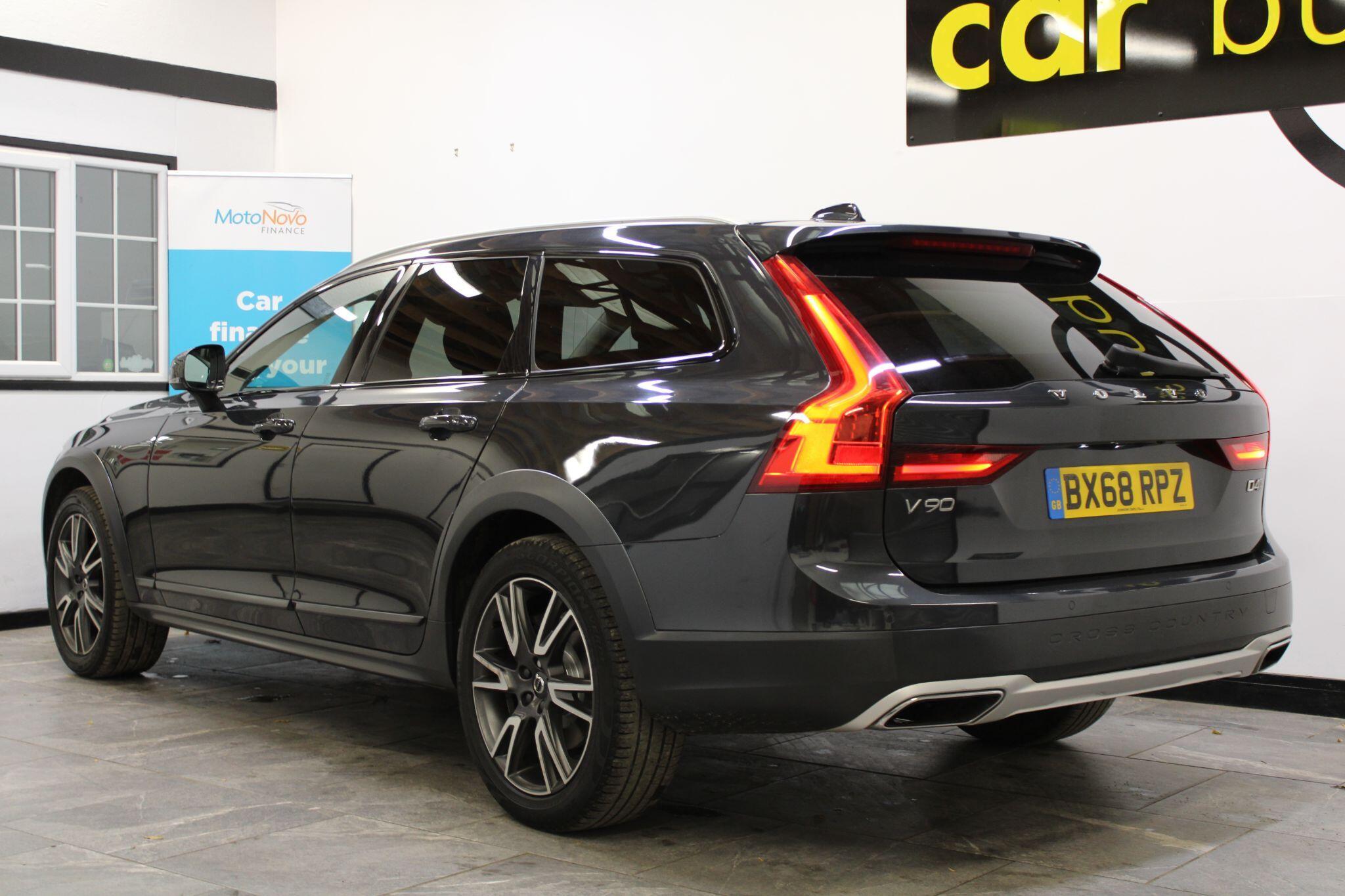 Volvo V90 CROSS COUNTRY - Image 3