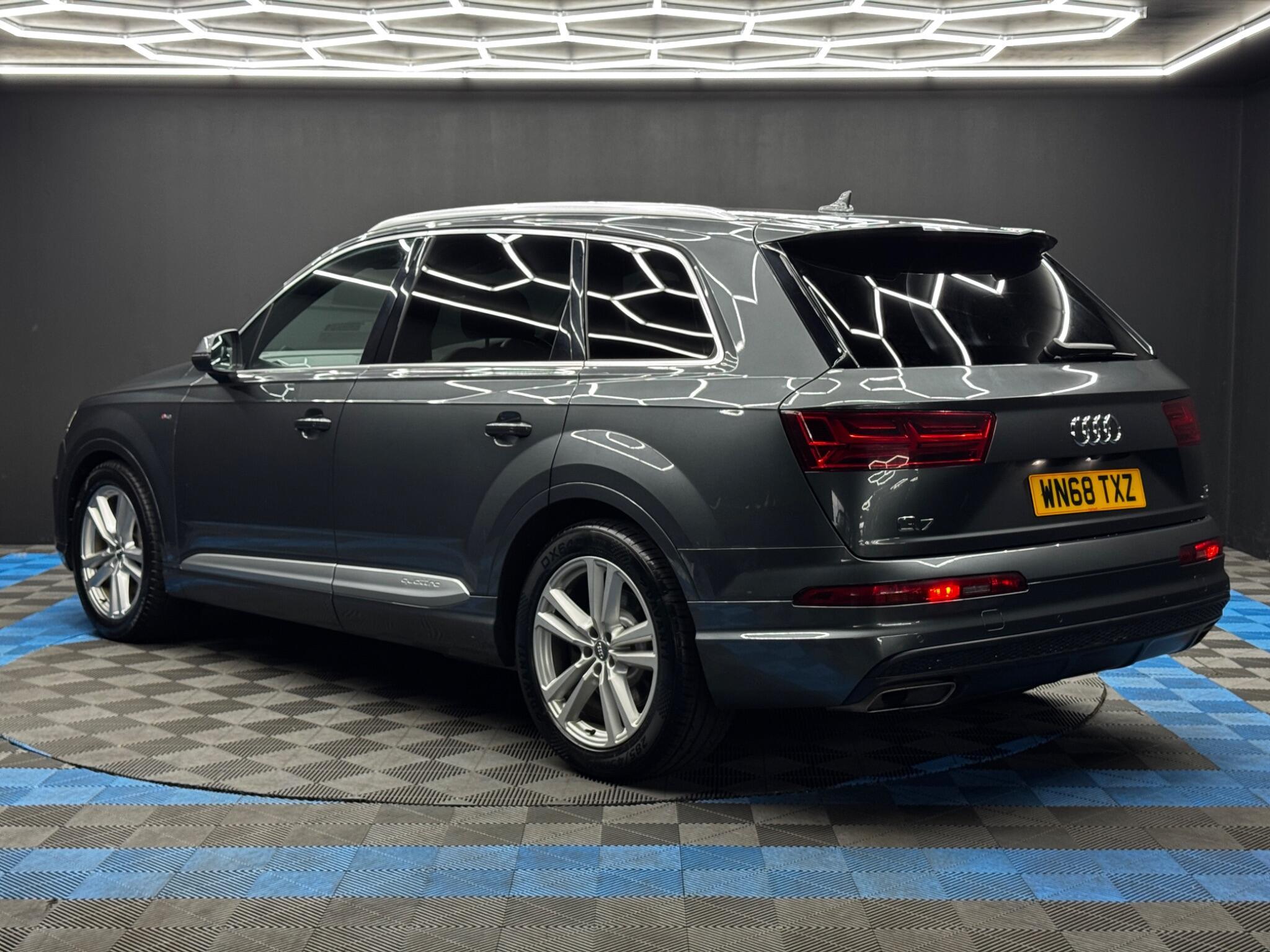 Audi Q7 - Image 7