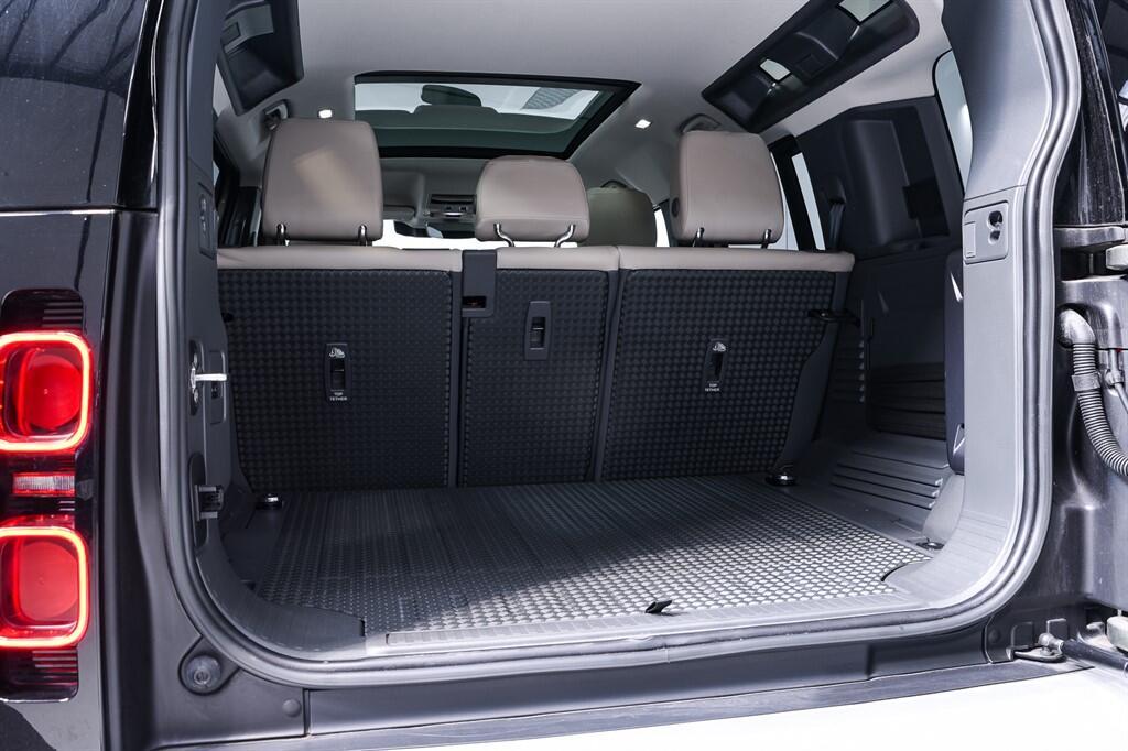 Land Rover Defender 110 - Image 37