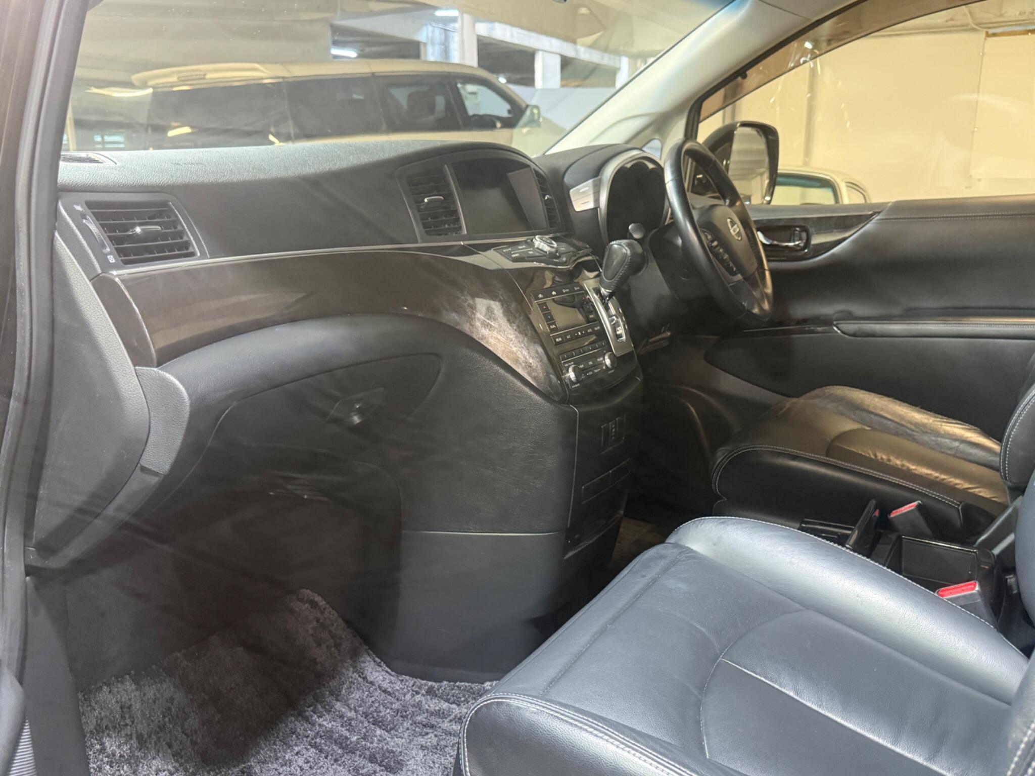 Nissan Elgrand - Image 10