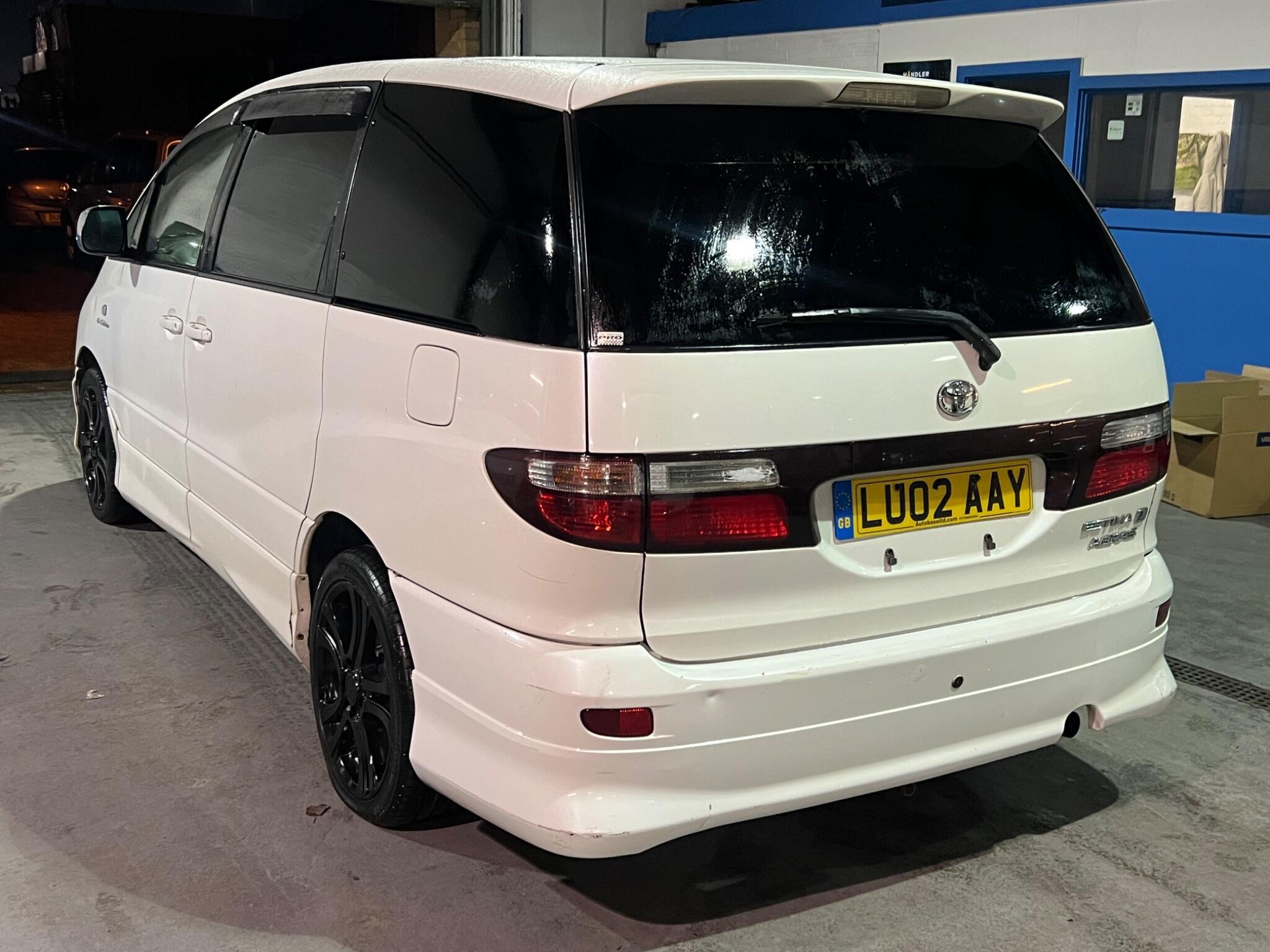 Toyota Estima - Image 4