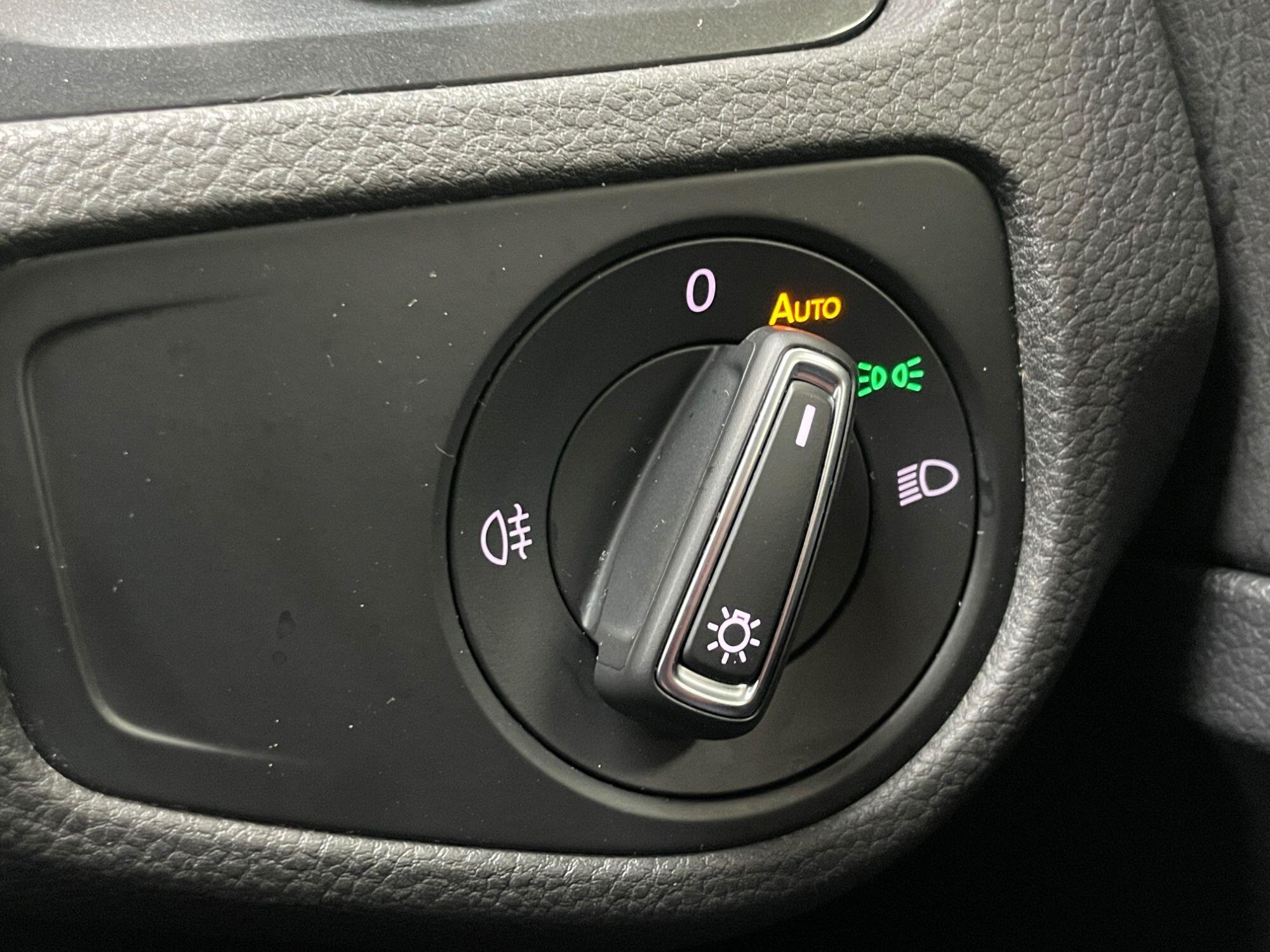 Volkswagen Golf - Image 37