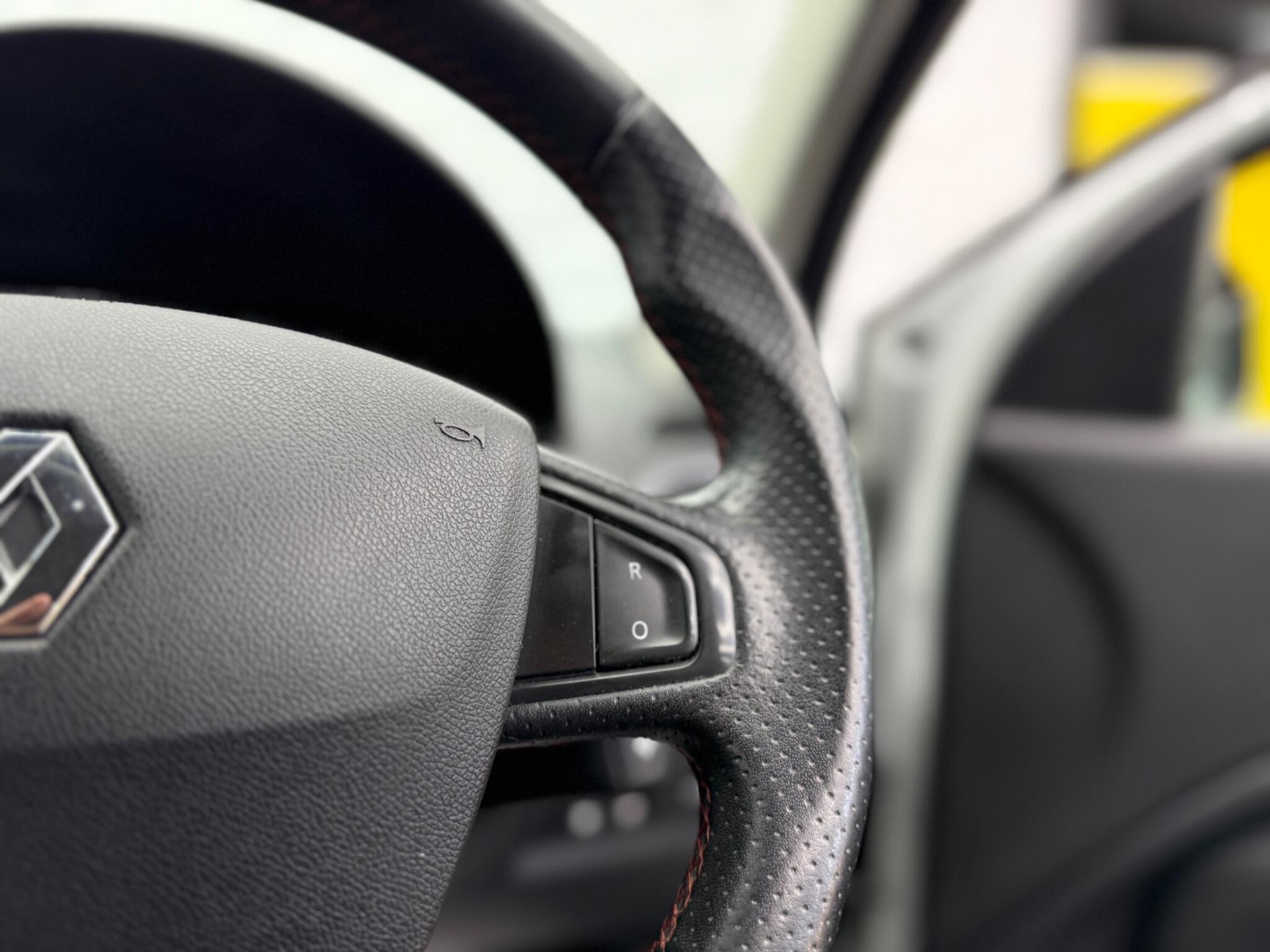 Renault Megane - Image 26