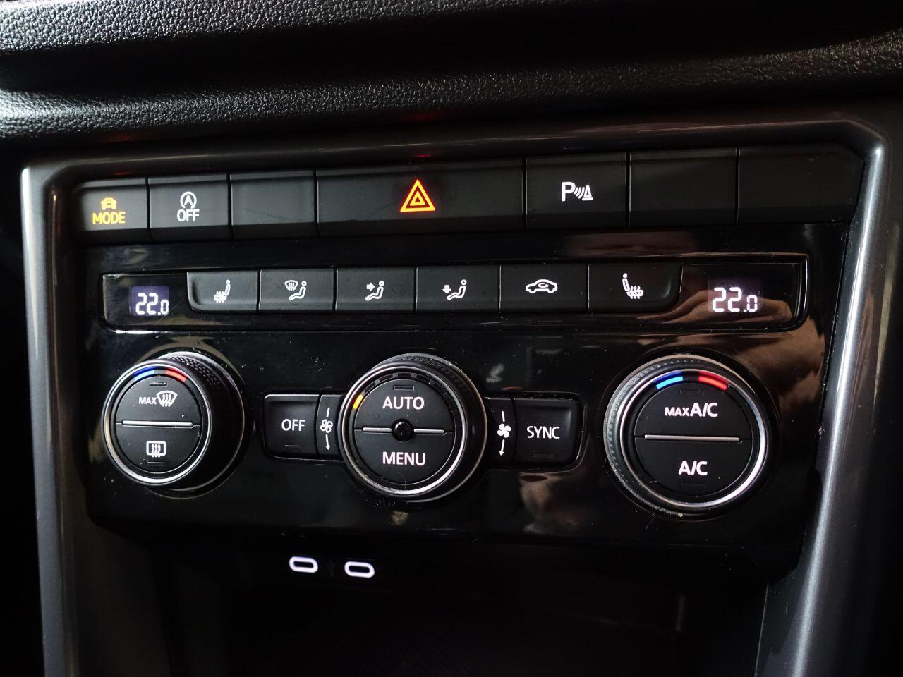 Volkswagen T-Roc - Image 35