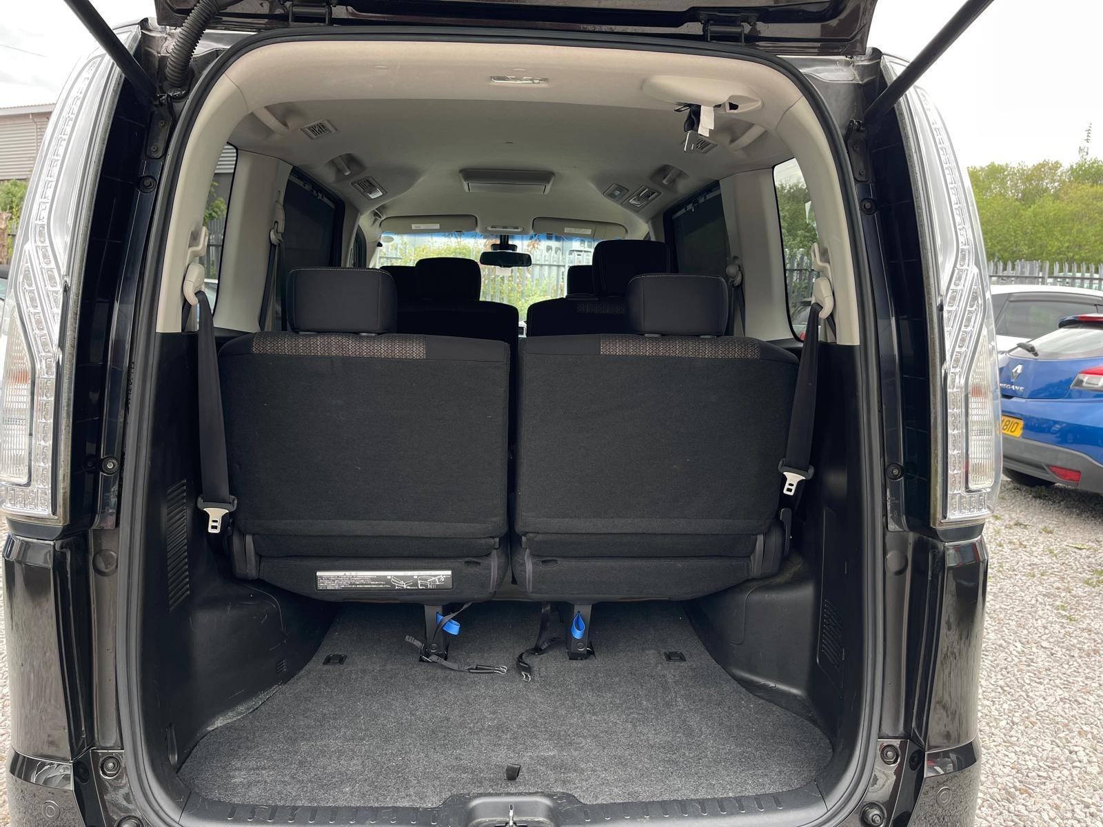 Nissan Serena - Image 11