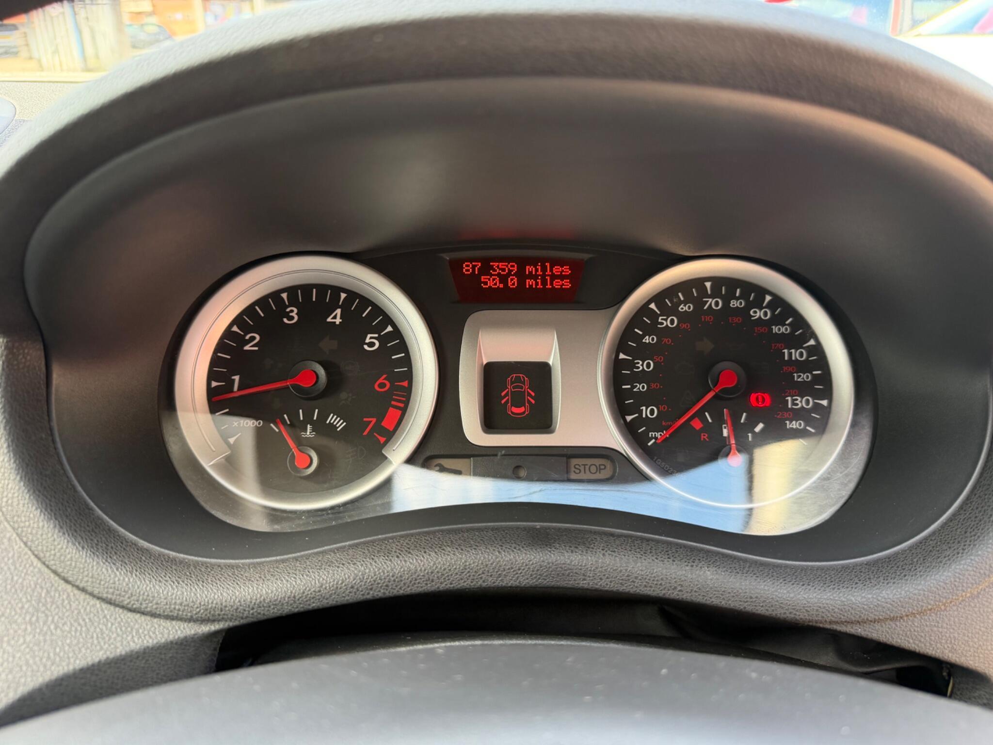 Renault Clio - Image 12