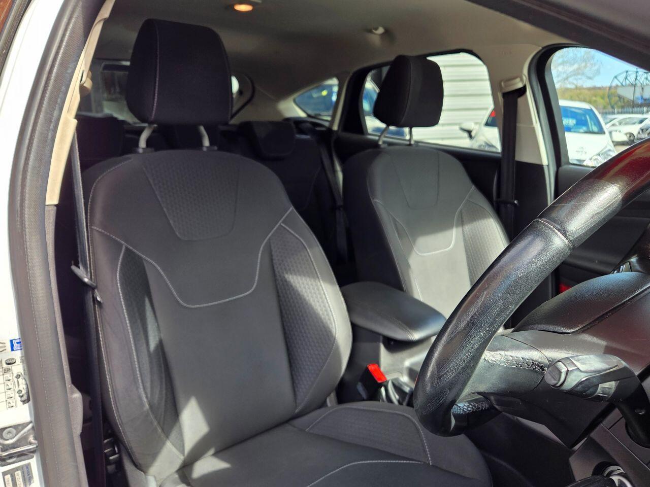 Ford Focus - Image 13