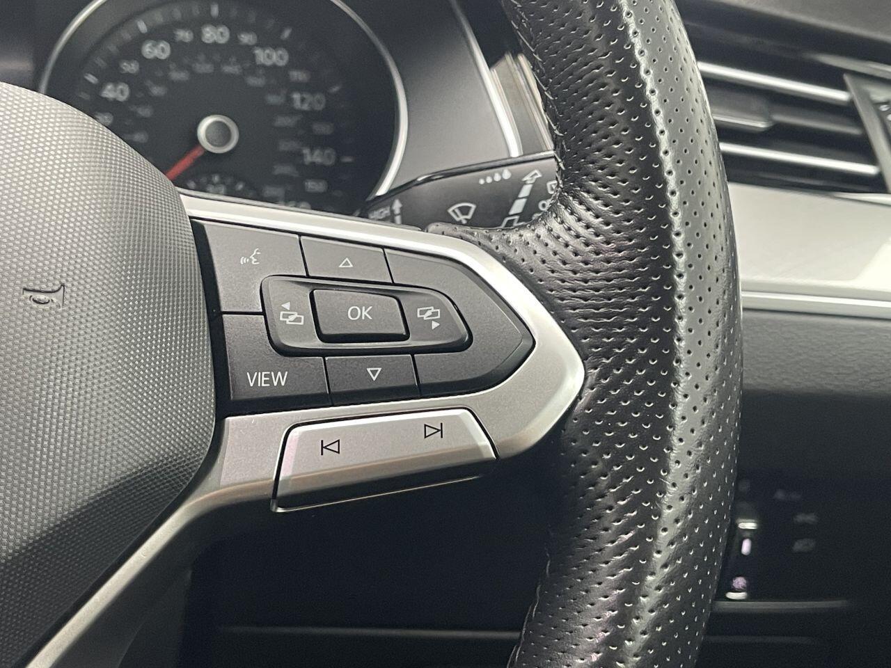 Volkswagen Passat - Image 37