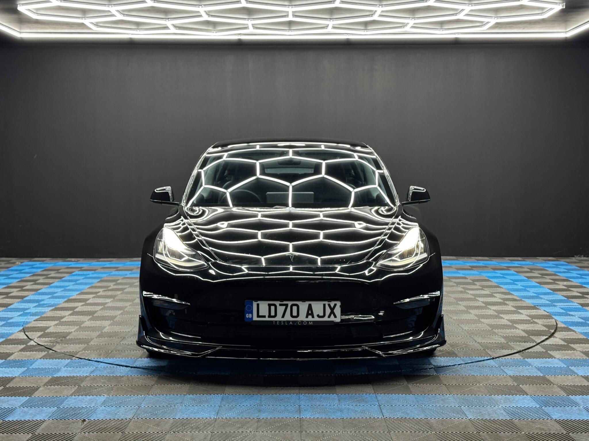 Tesla Model 3 - Image 2