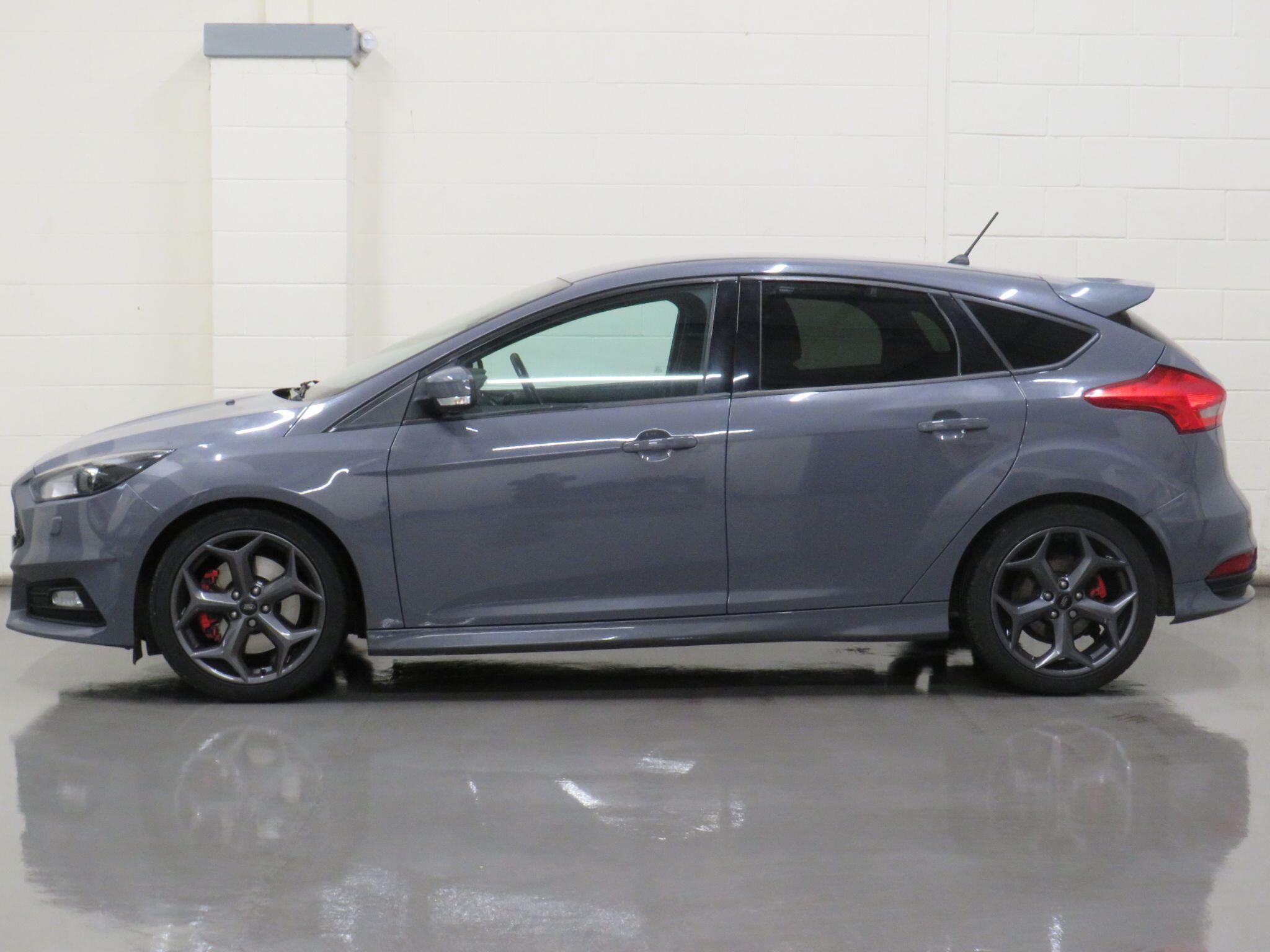 Ford Focus - Image 6