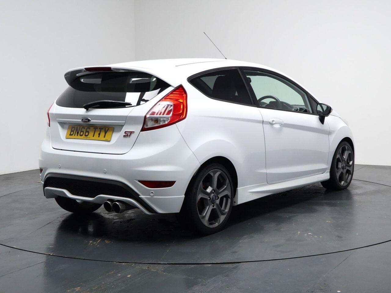Ford Fiesta - Image 12