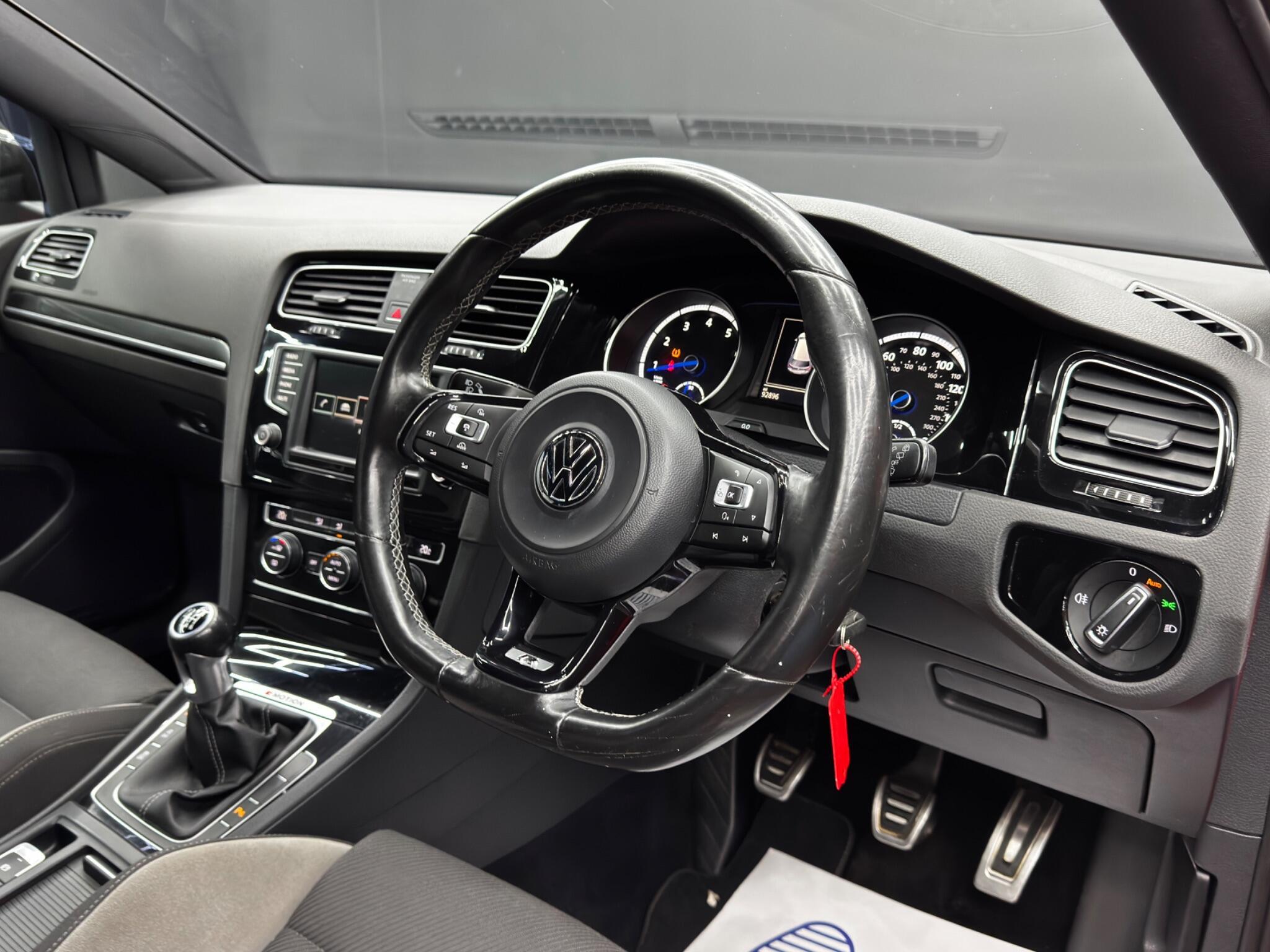 Volkswagen Golf - Image 9
