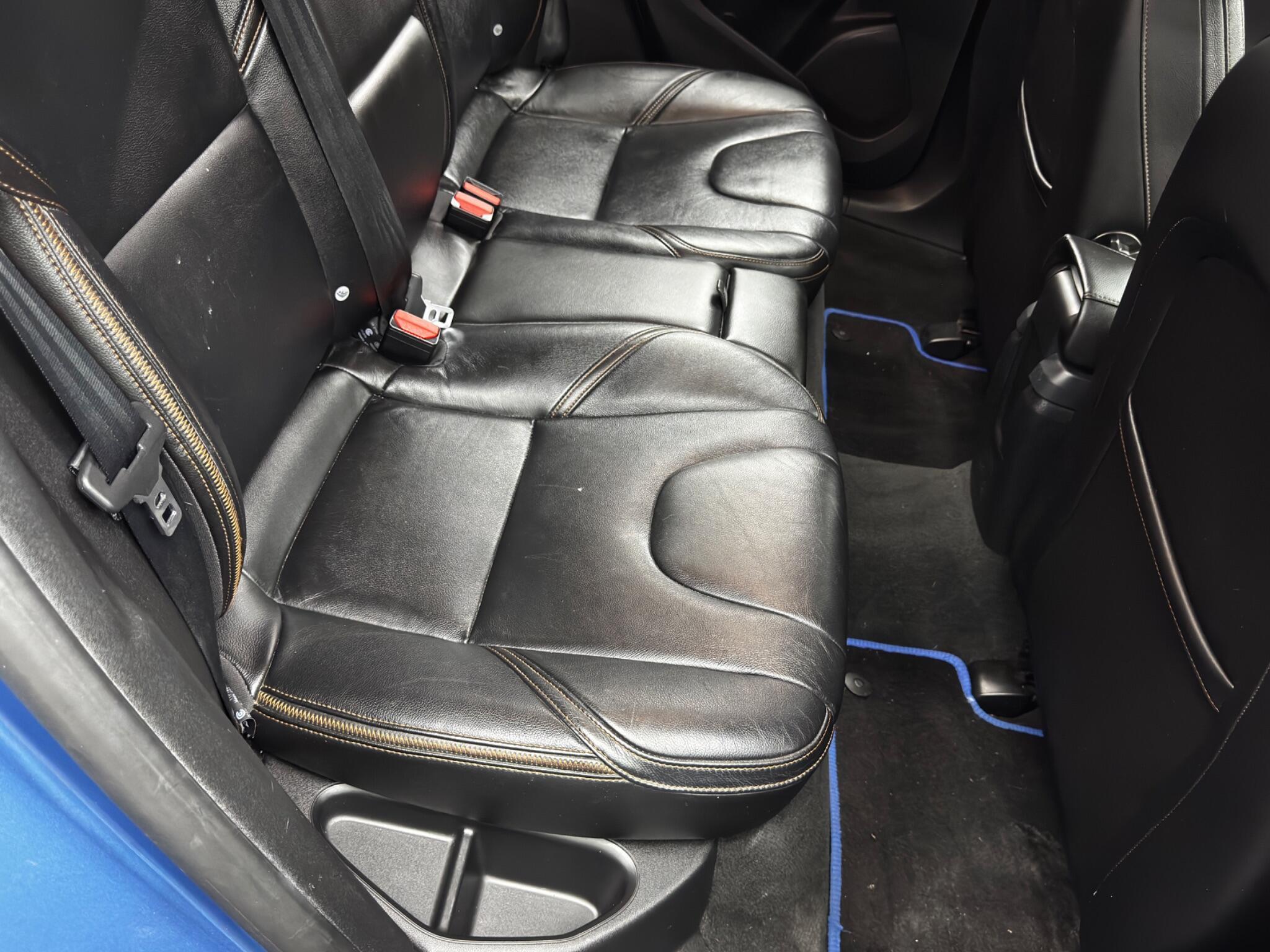 Volvo V40 CROSS COUNTRY - Image 16