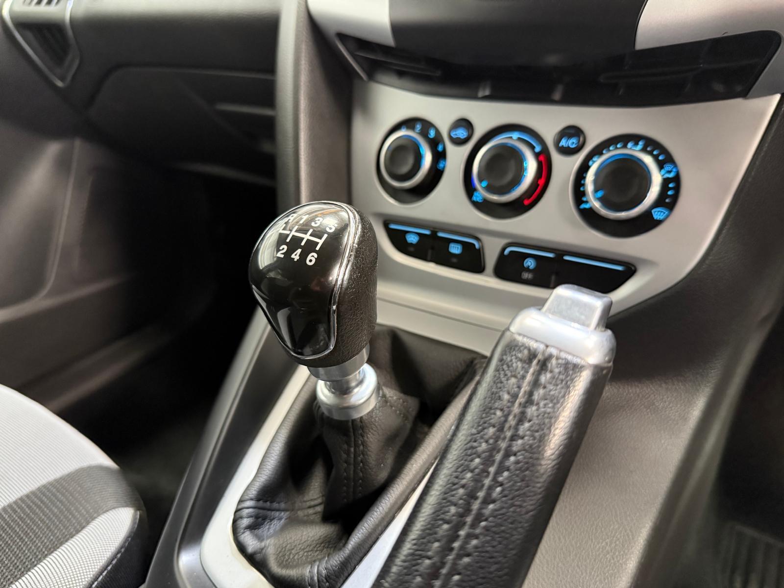 Ford Focus - Image 19