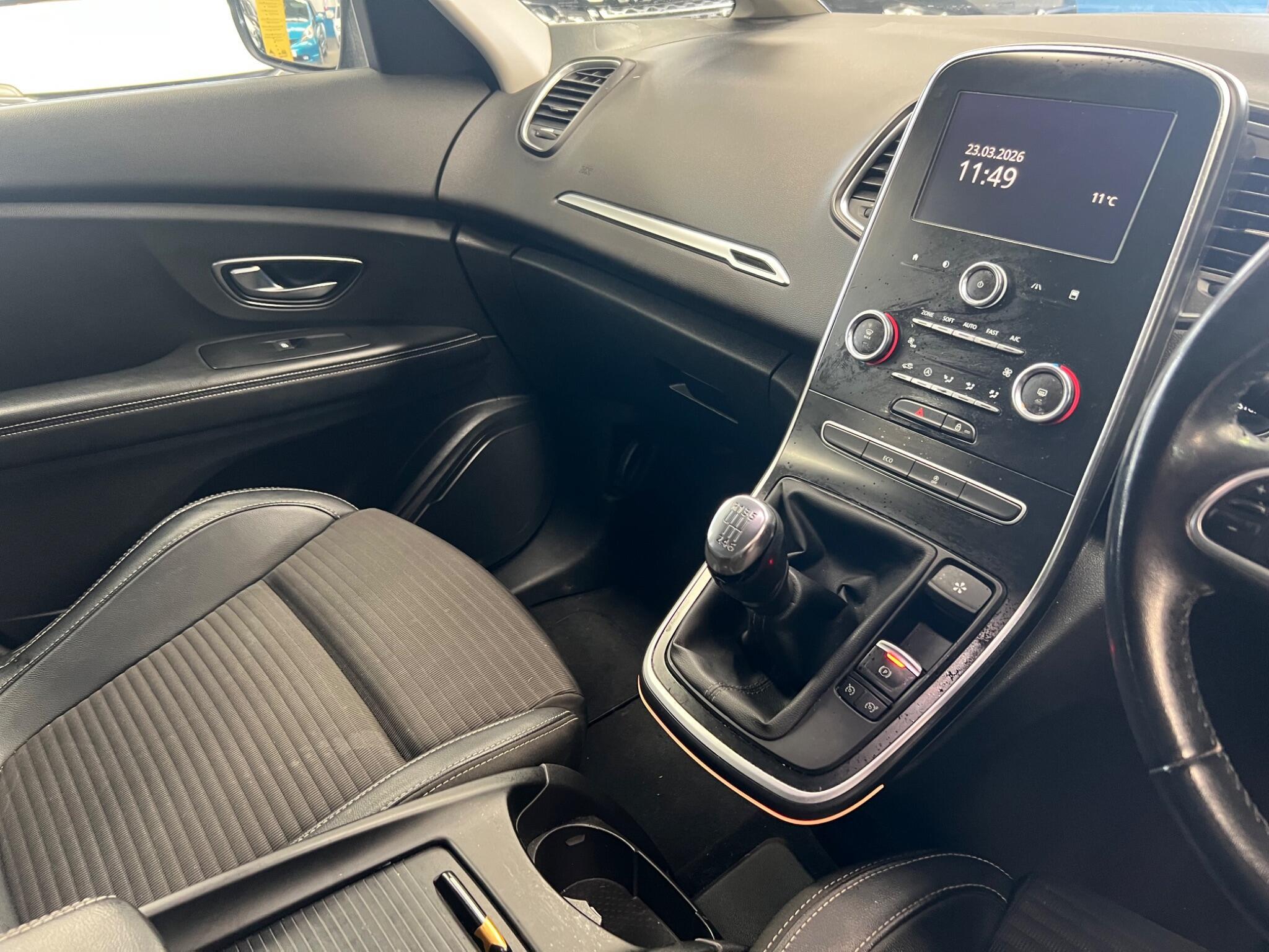 Renault Grand Scenic - Image 25