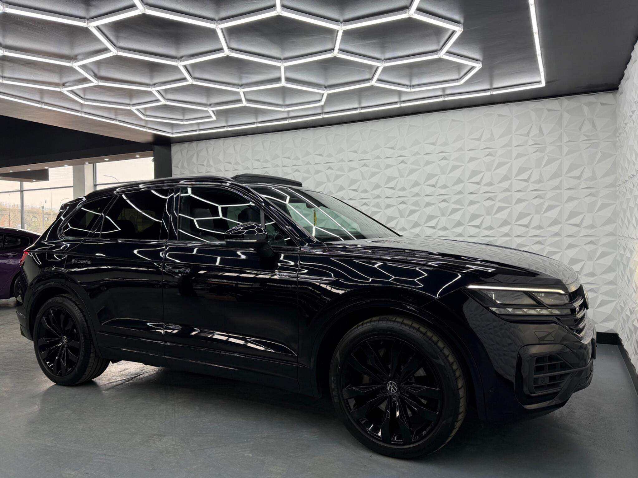 Volkswagen Touareg - Image 13