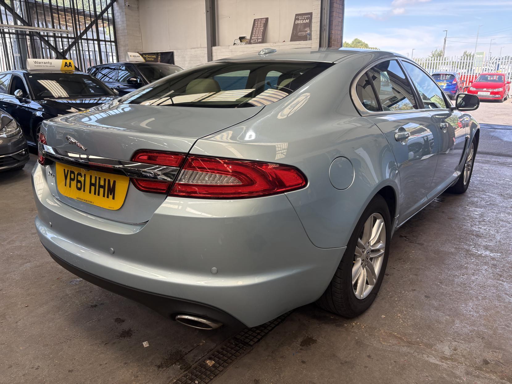 Jaguar XF - Image 9