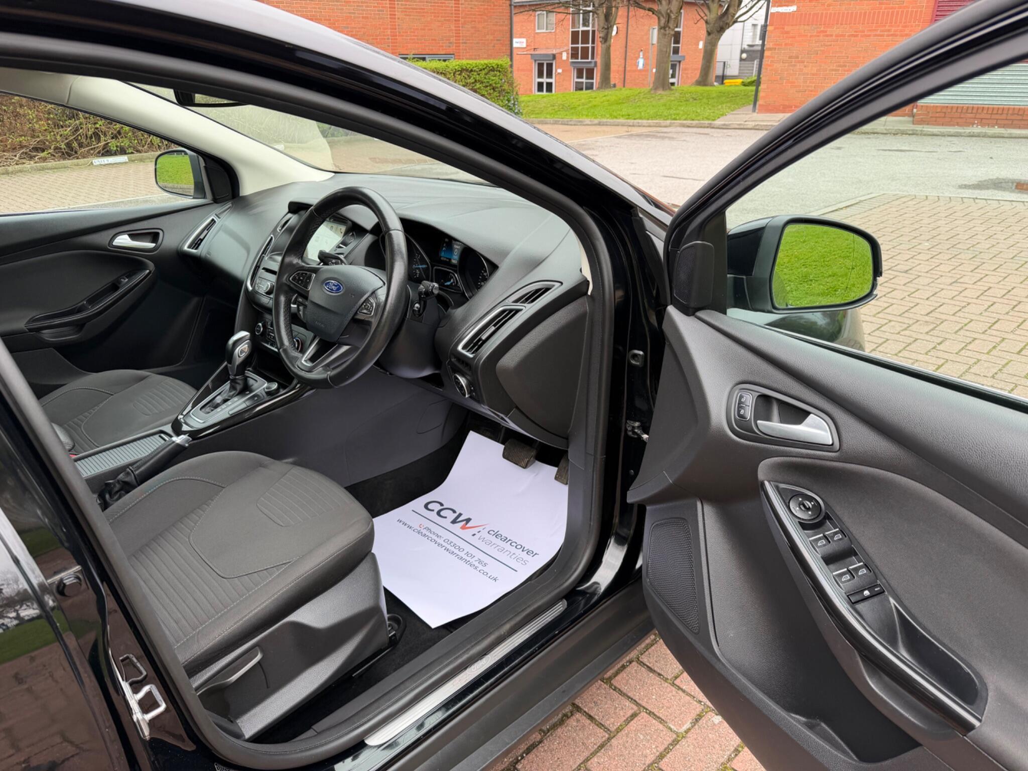 Ford Focus - Image 30