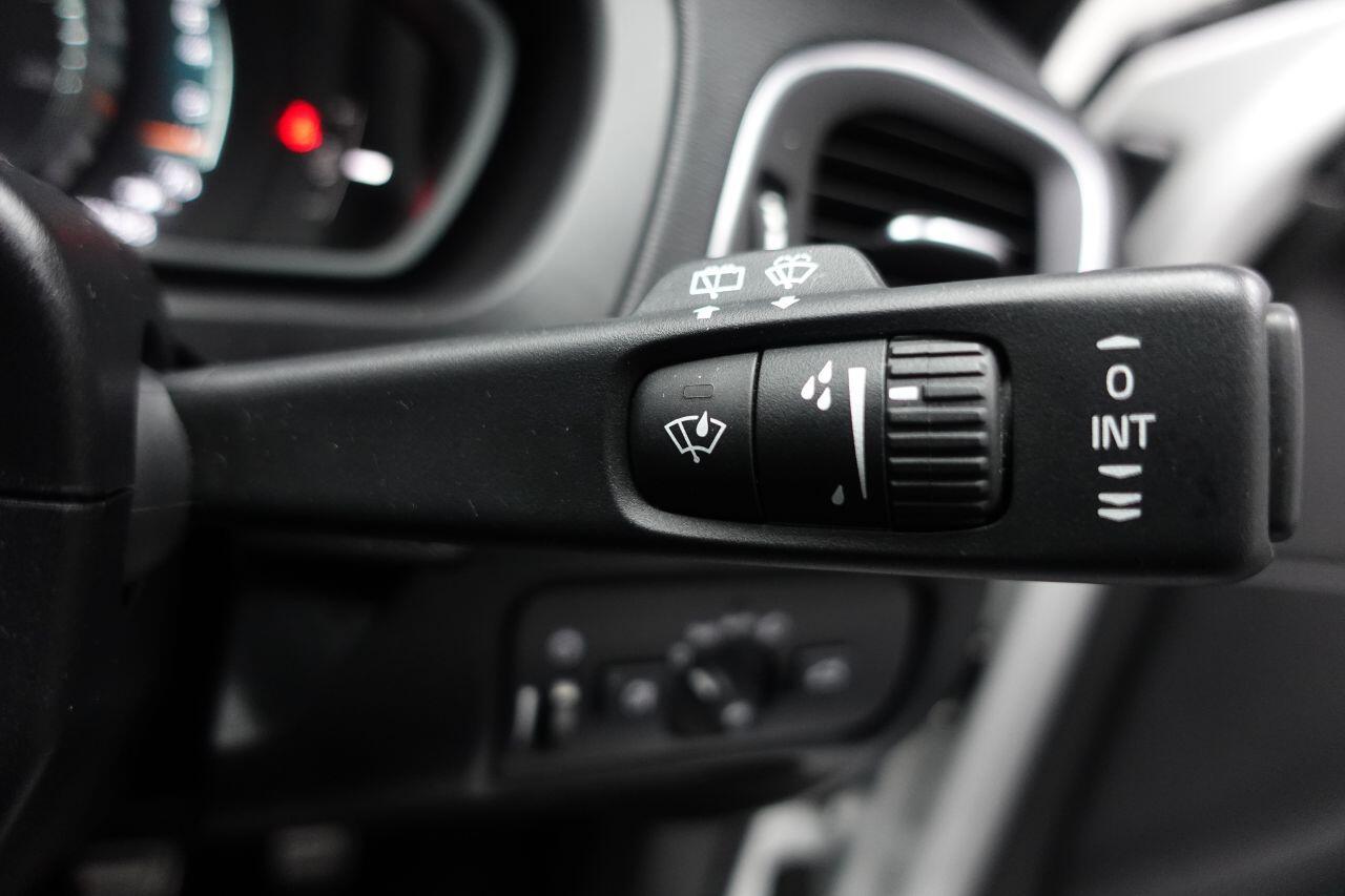 Volvo V40 - Image 33