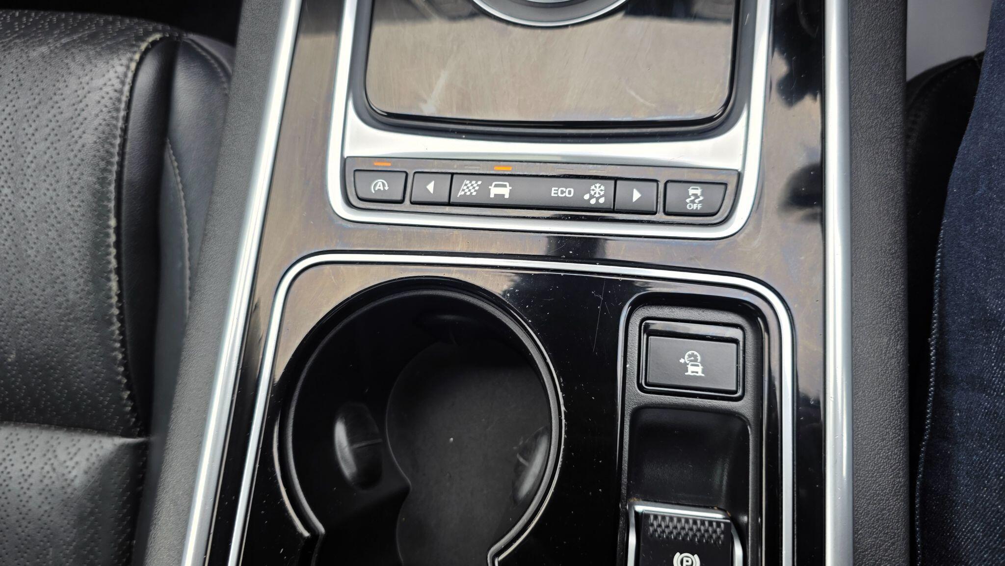 Jaguar XE - Image 36