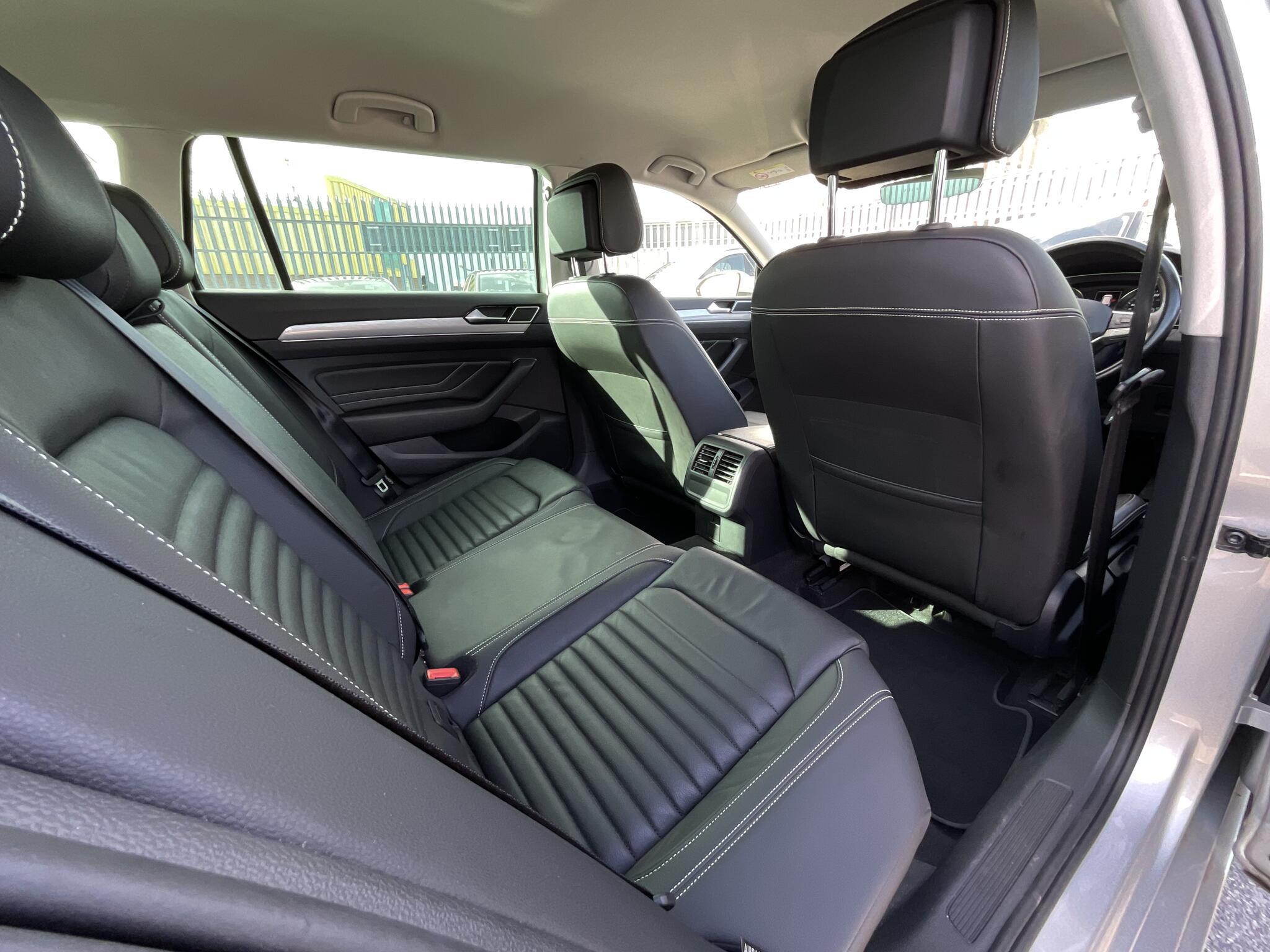 Volkswagen Passat - Image 10