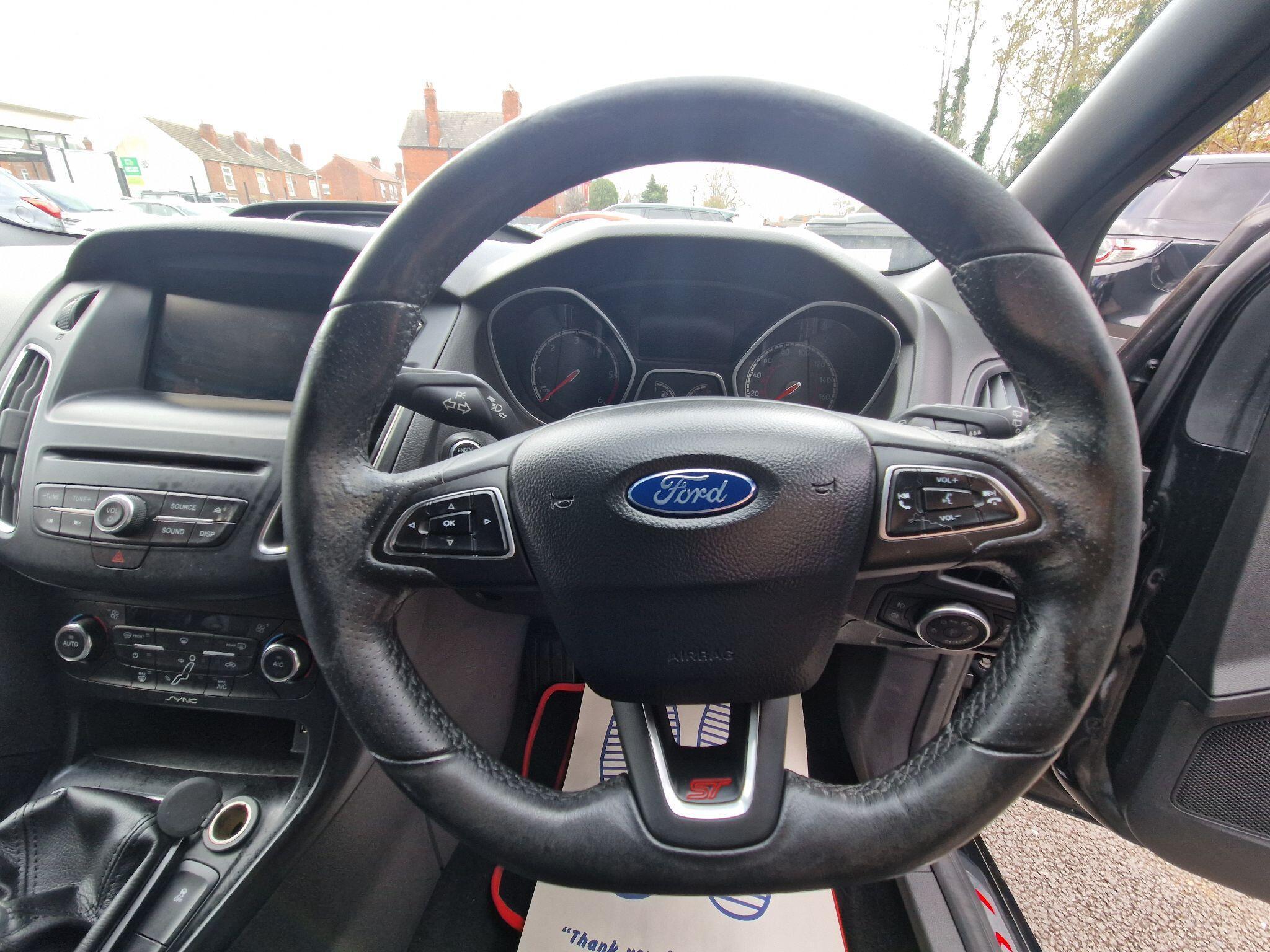 Ford Focus - Image 45