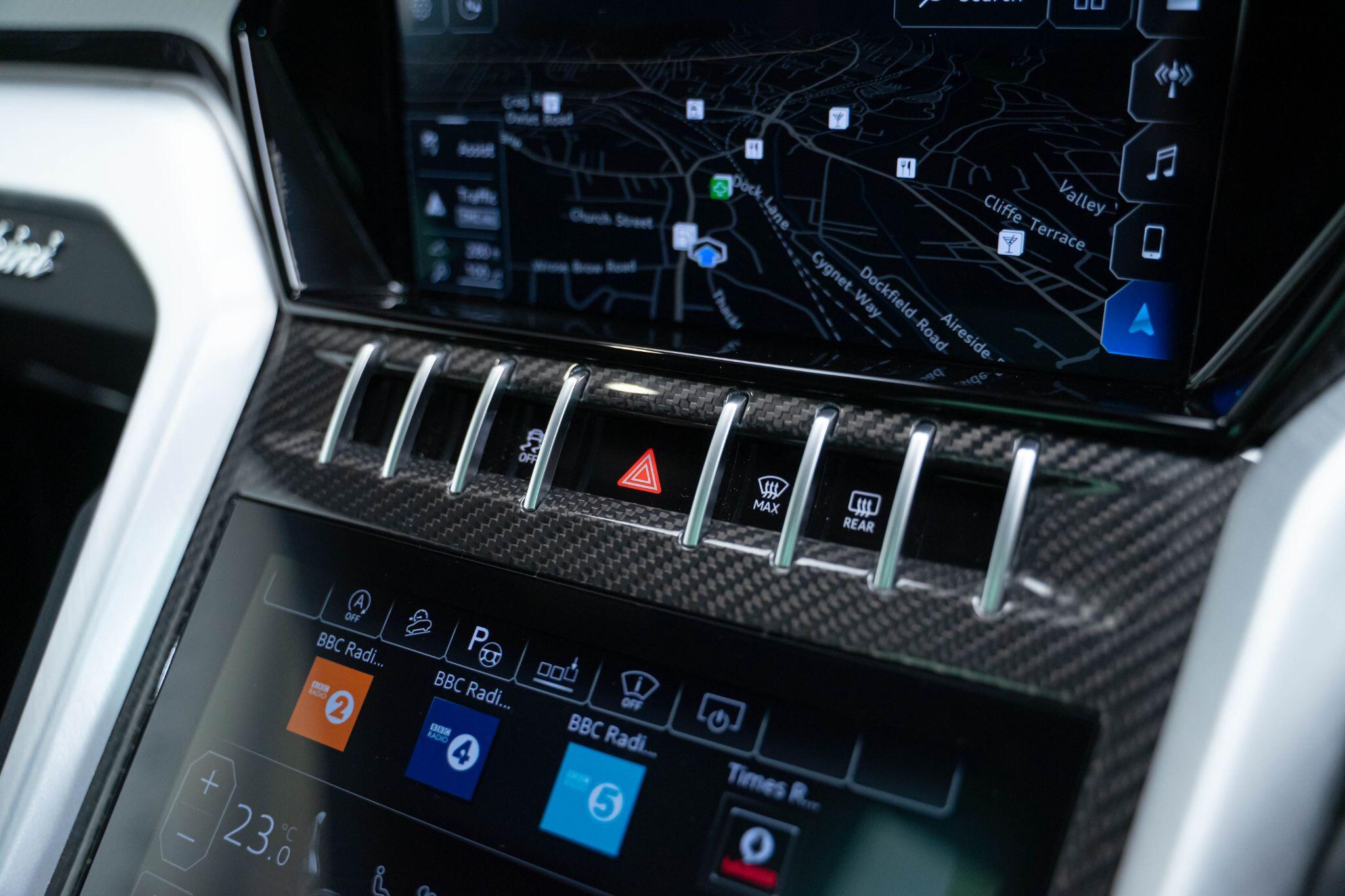 Lamborghini Urus - Image 11