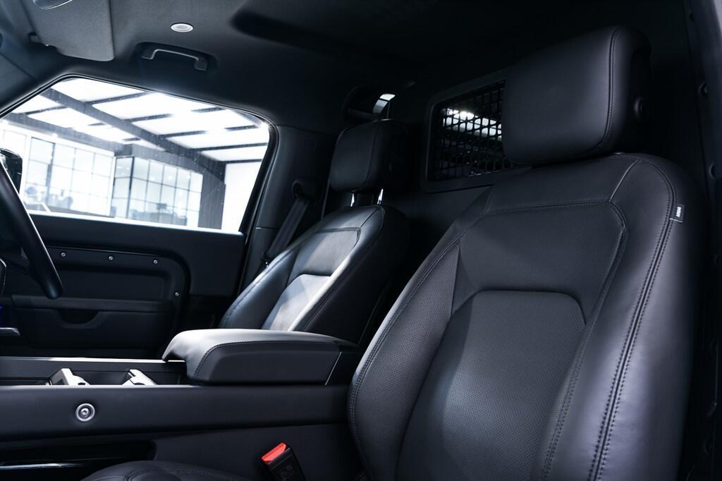Land Rover Defender 90 - Image 15