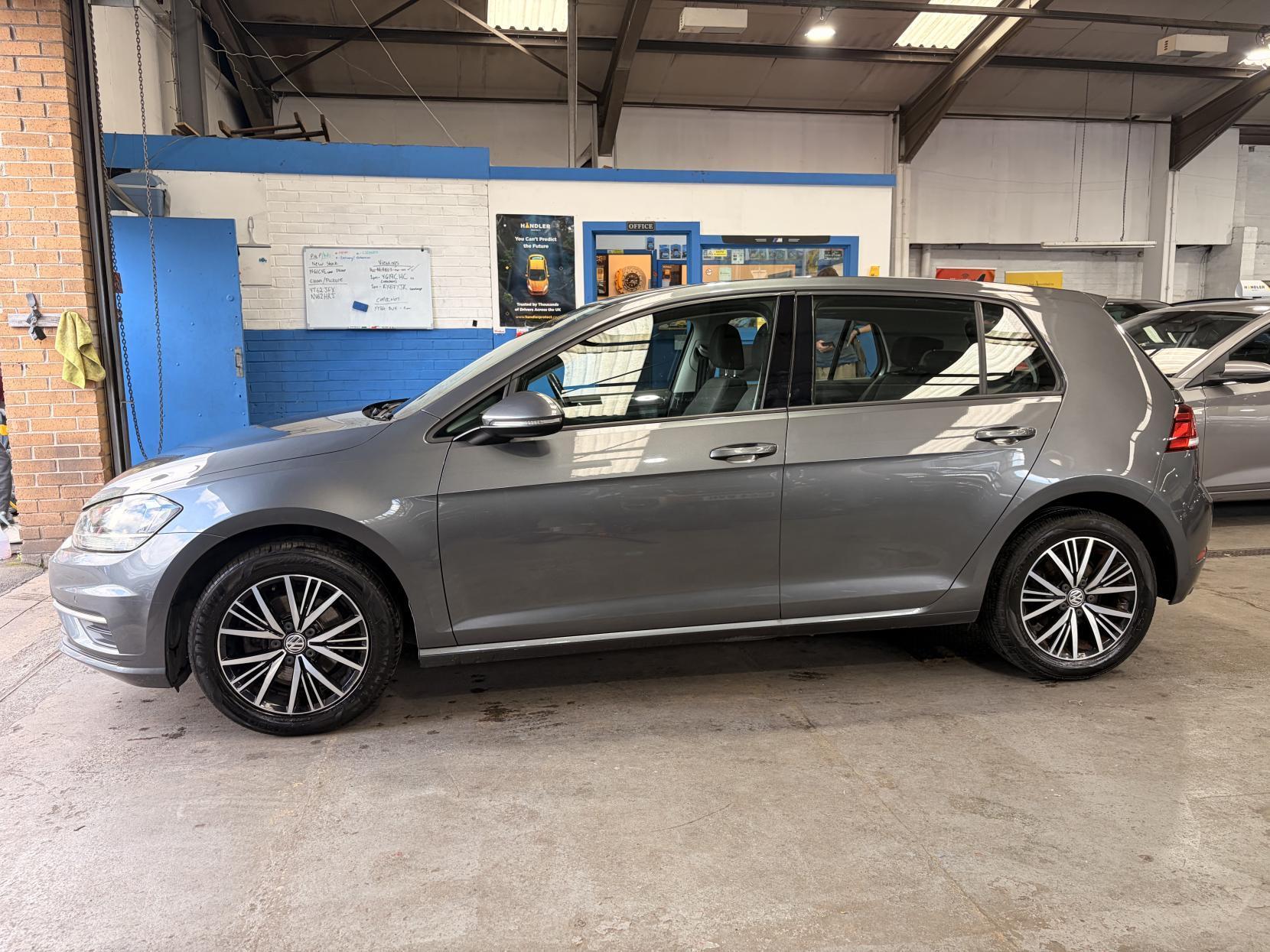 Volkswagen Golf - Image 5
