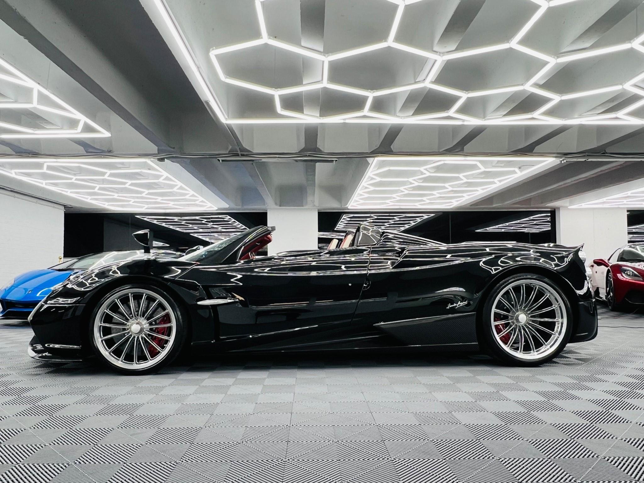 Pagani Huayra - Image 2