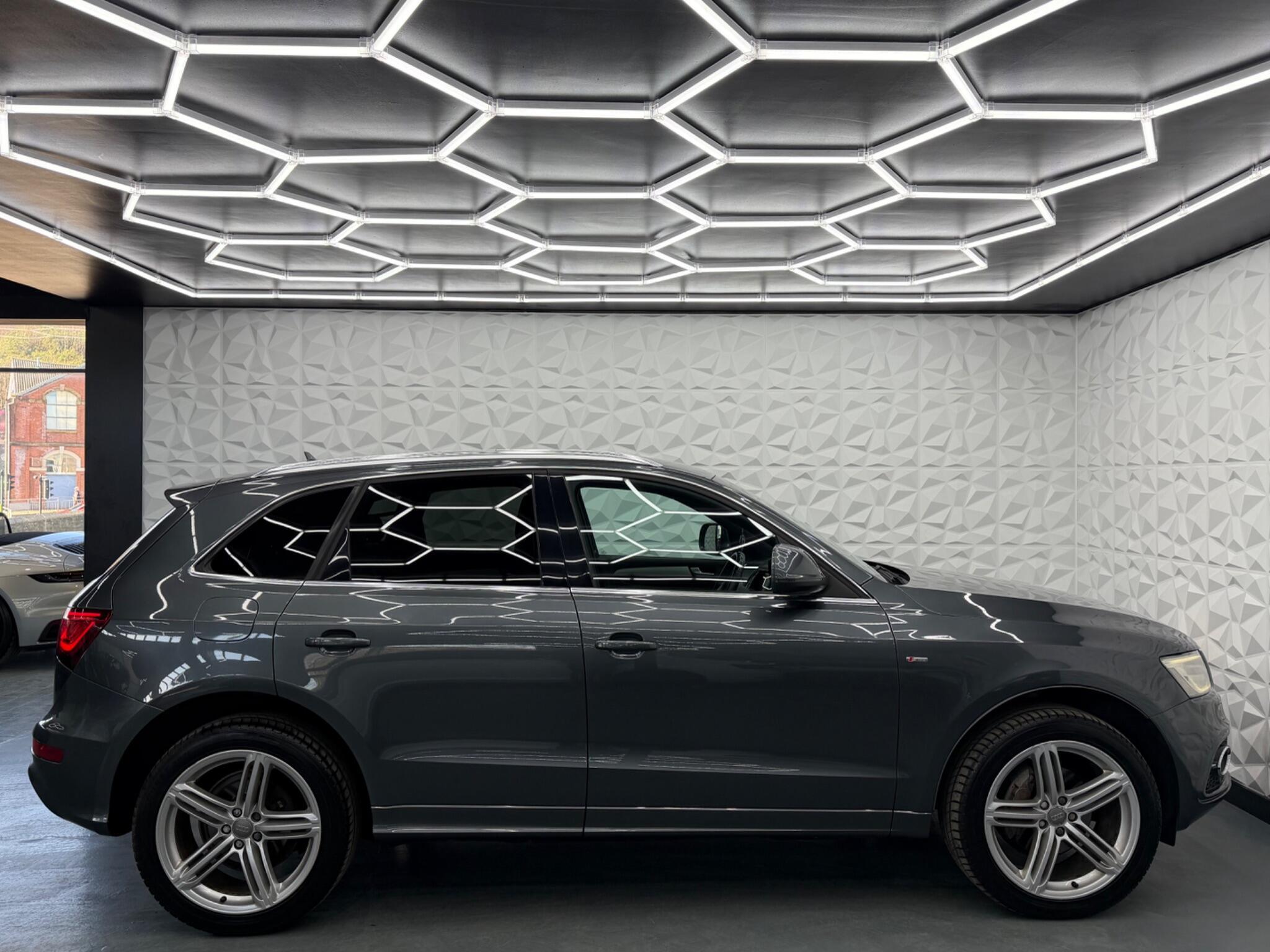 Audi Q5 - Image 13
