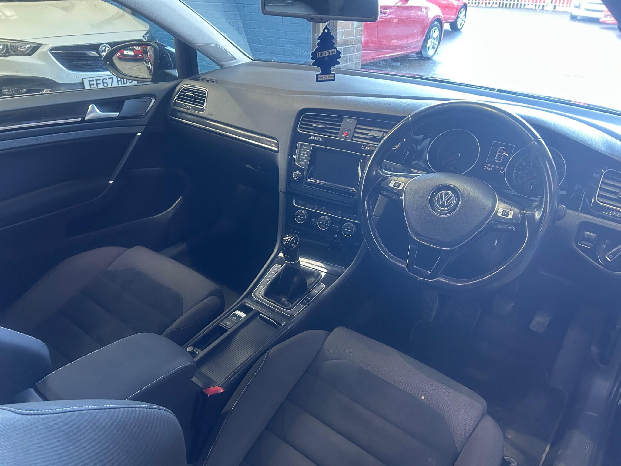 Volkswagen Golf - Image 17