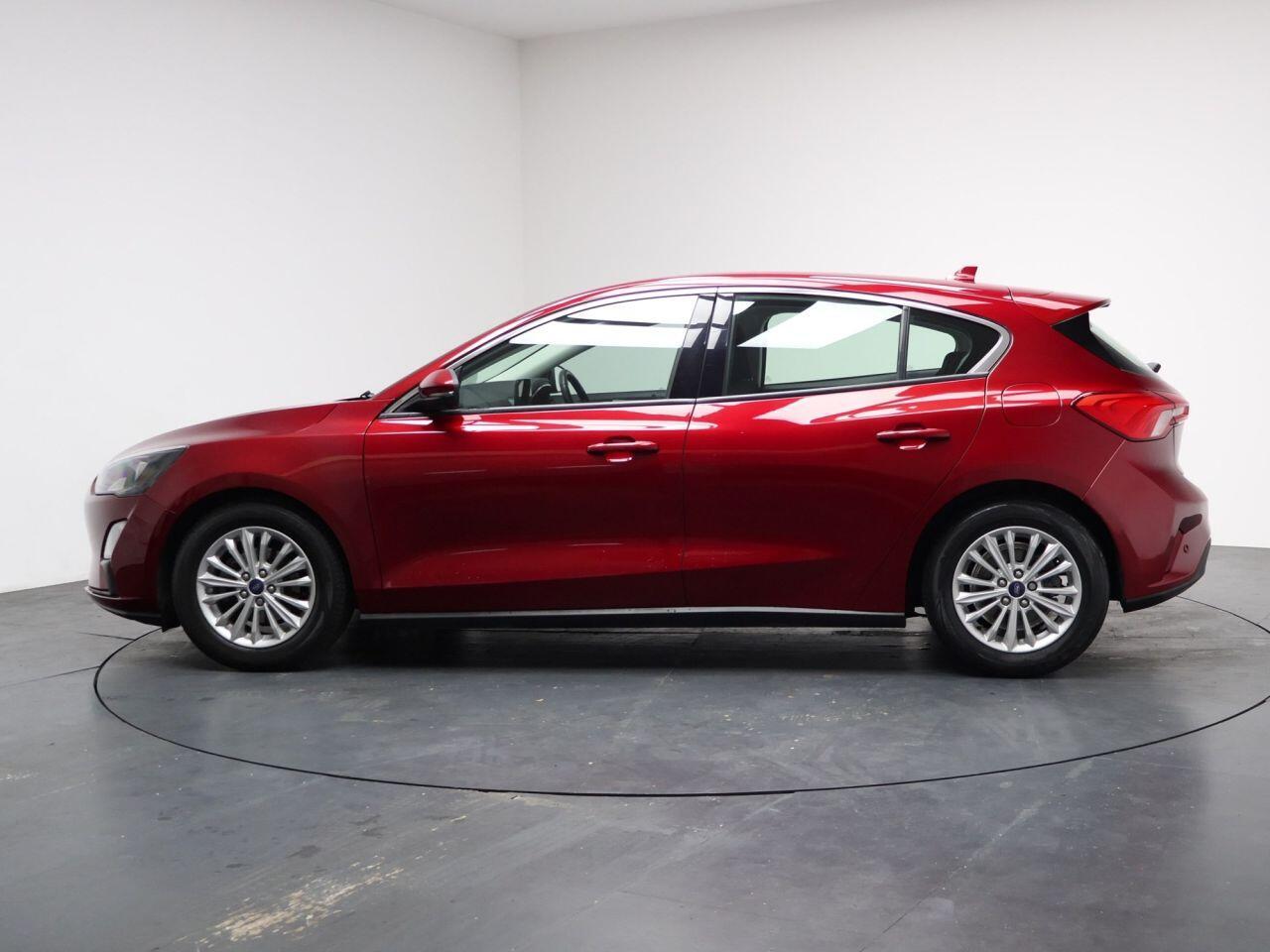 Ford Focus - Image 8