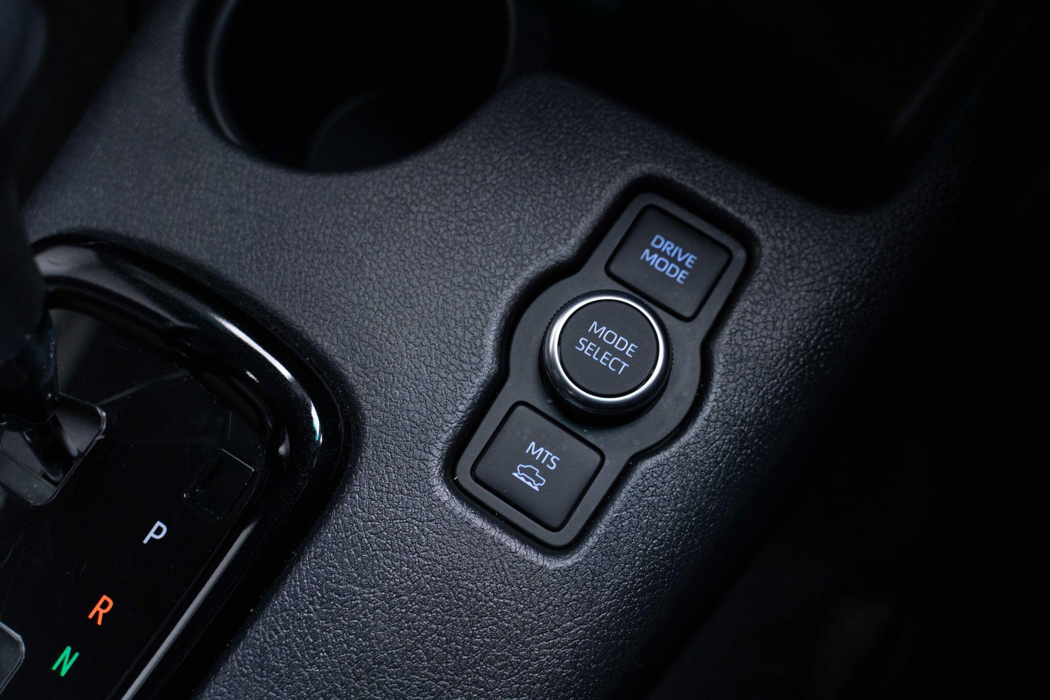 Toyota Hilux - Image 13
