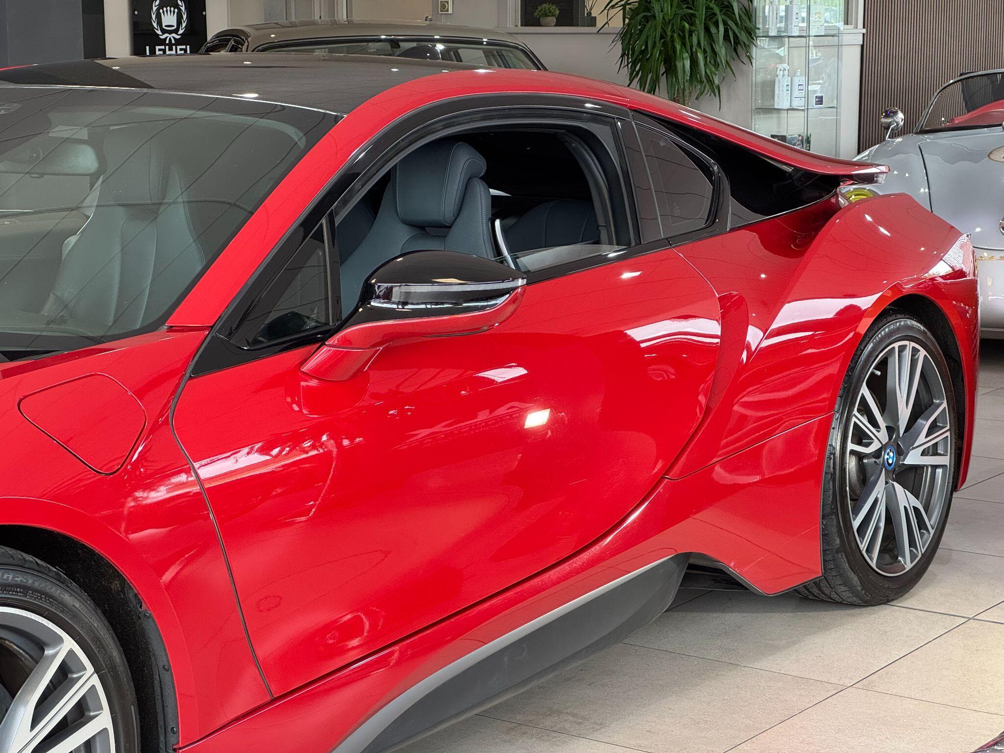 BMW i8 - Image 14