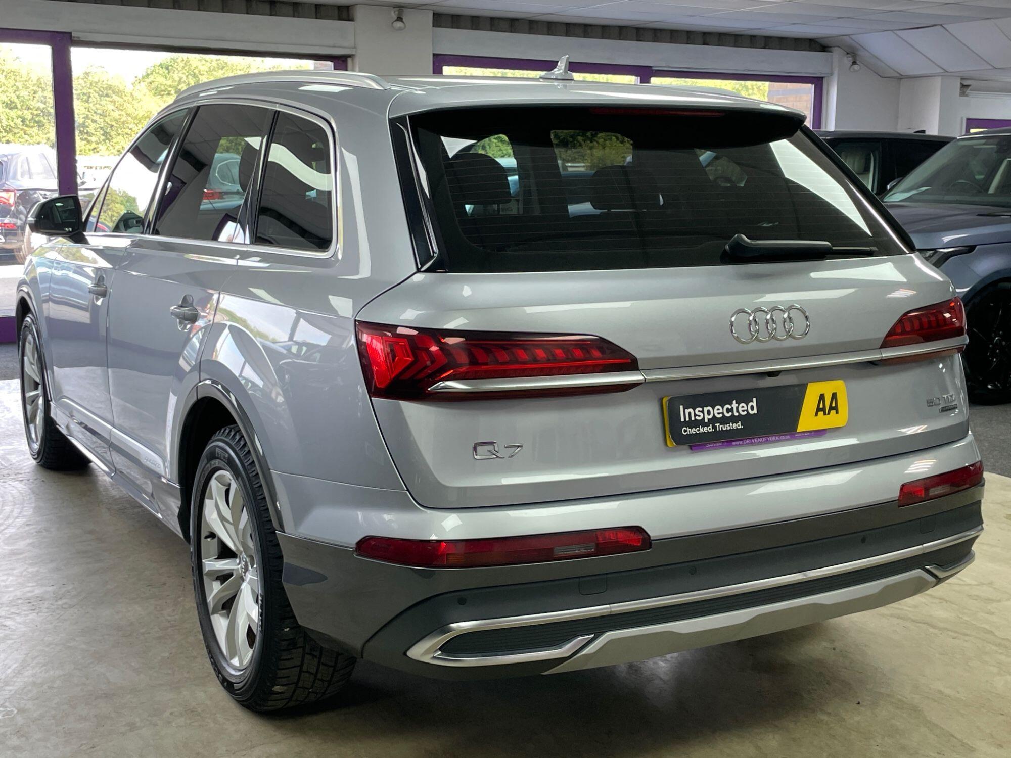 Audi Q7 - Image 9