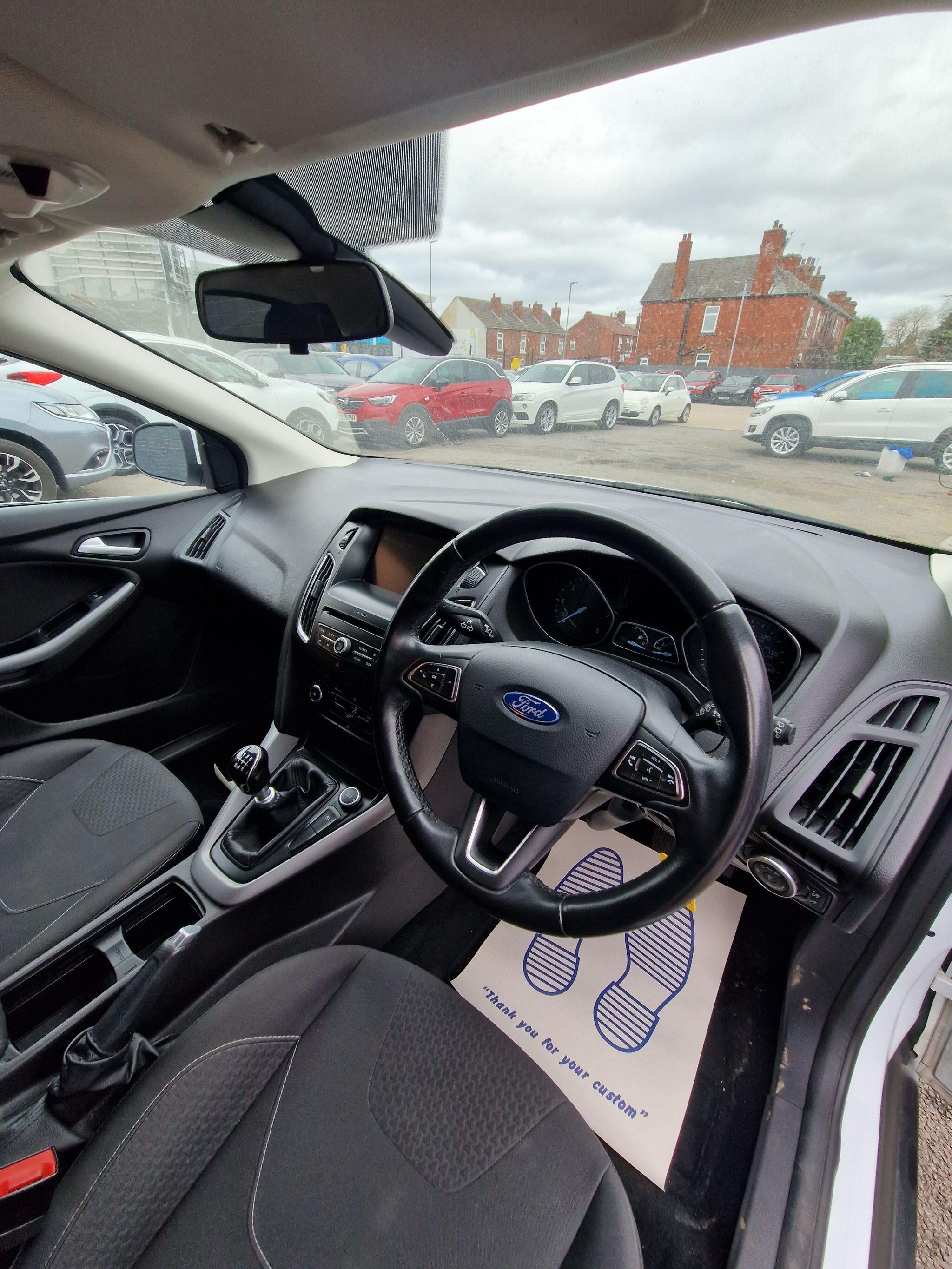 Ford Focus - Image 30