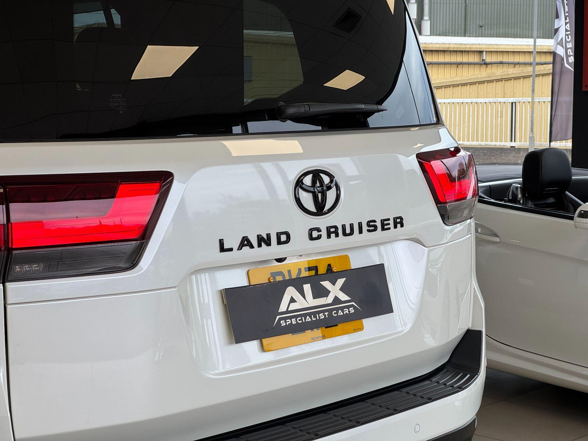 Toyota Land Cruiser - Image 17