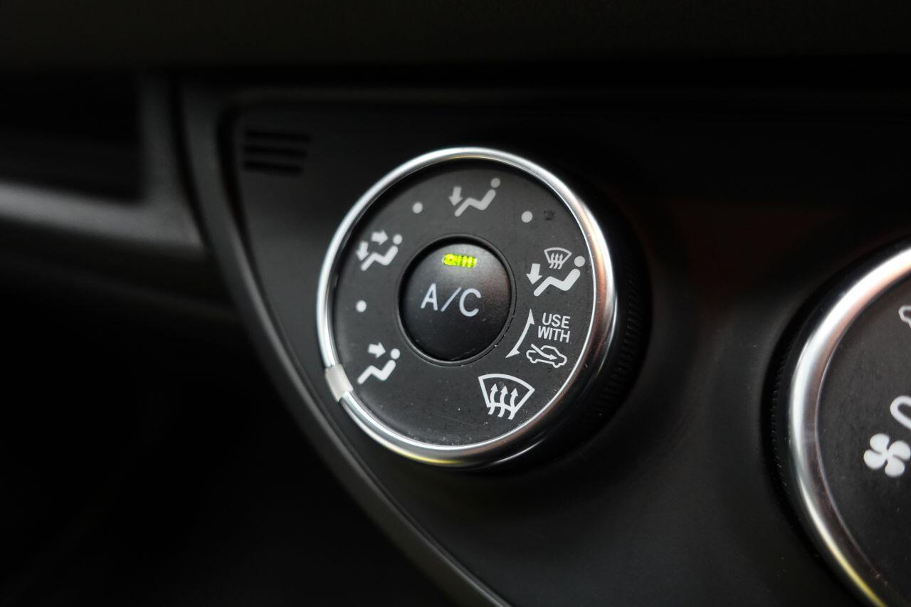 Toyota Yaris - Image 33