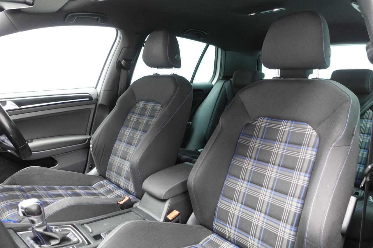 Volkswagen Golf - Image 18