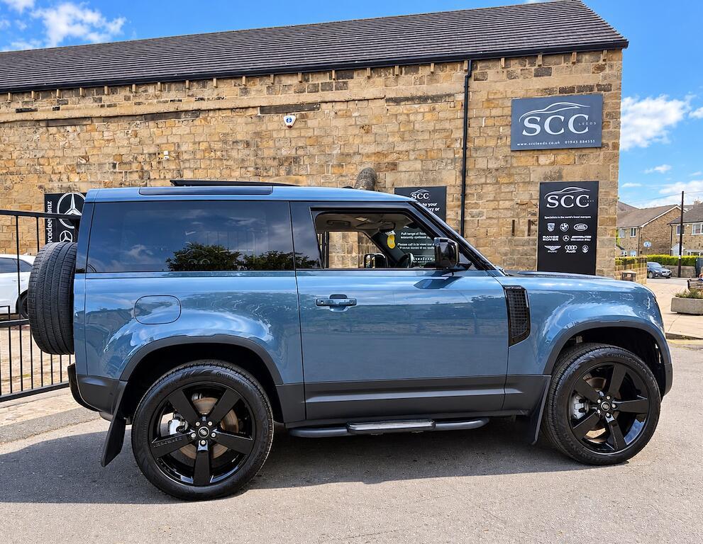 Land Rover Defender 90 - Image 10