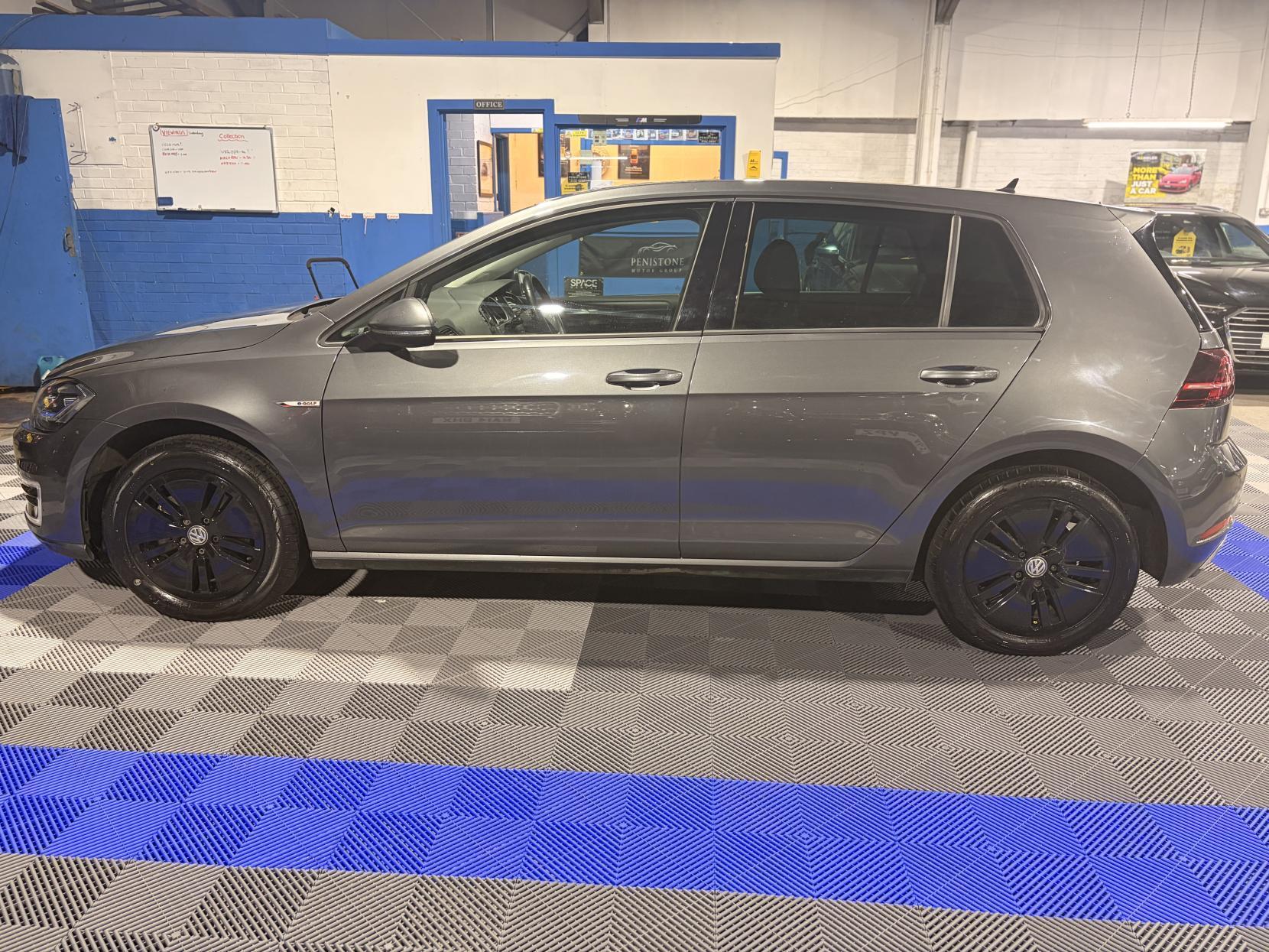 Volkswagen e-Golf - Image 4