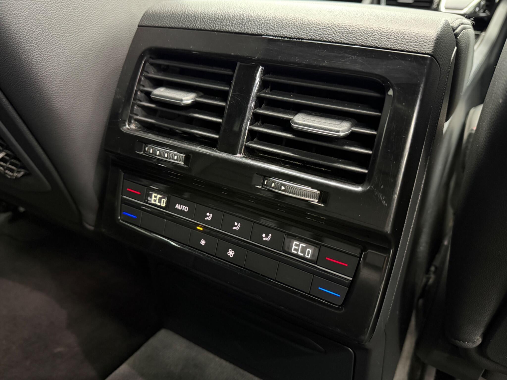 Volkswagen Touareg - Image 14