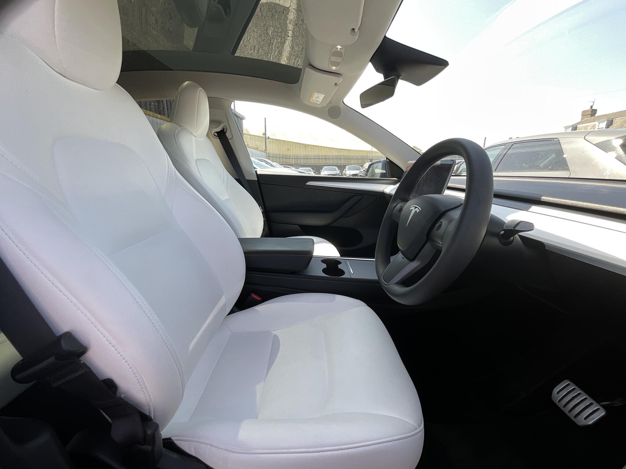 Tesla Model Y - Image 4