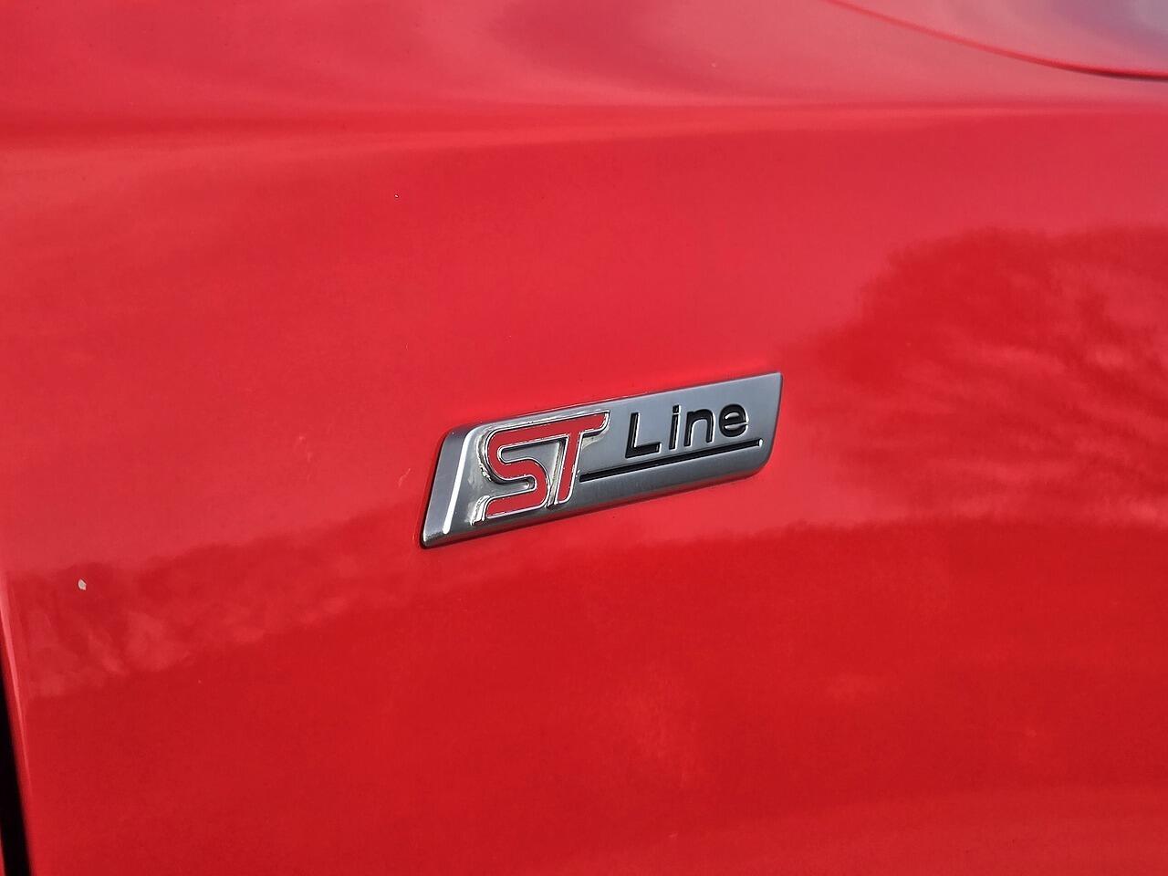 Ford Focus - Image 34