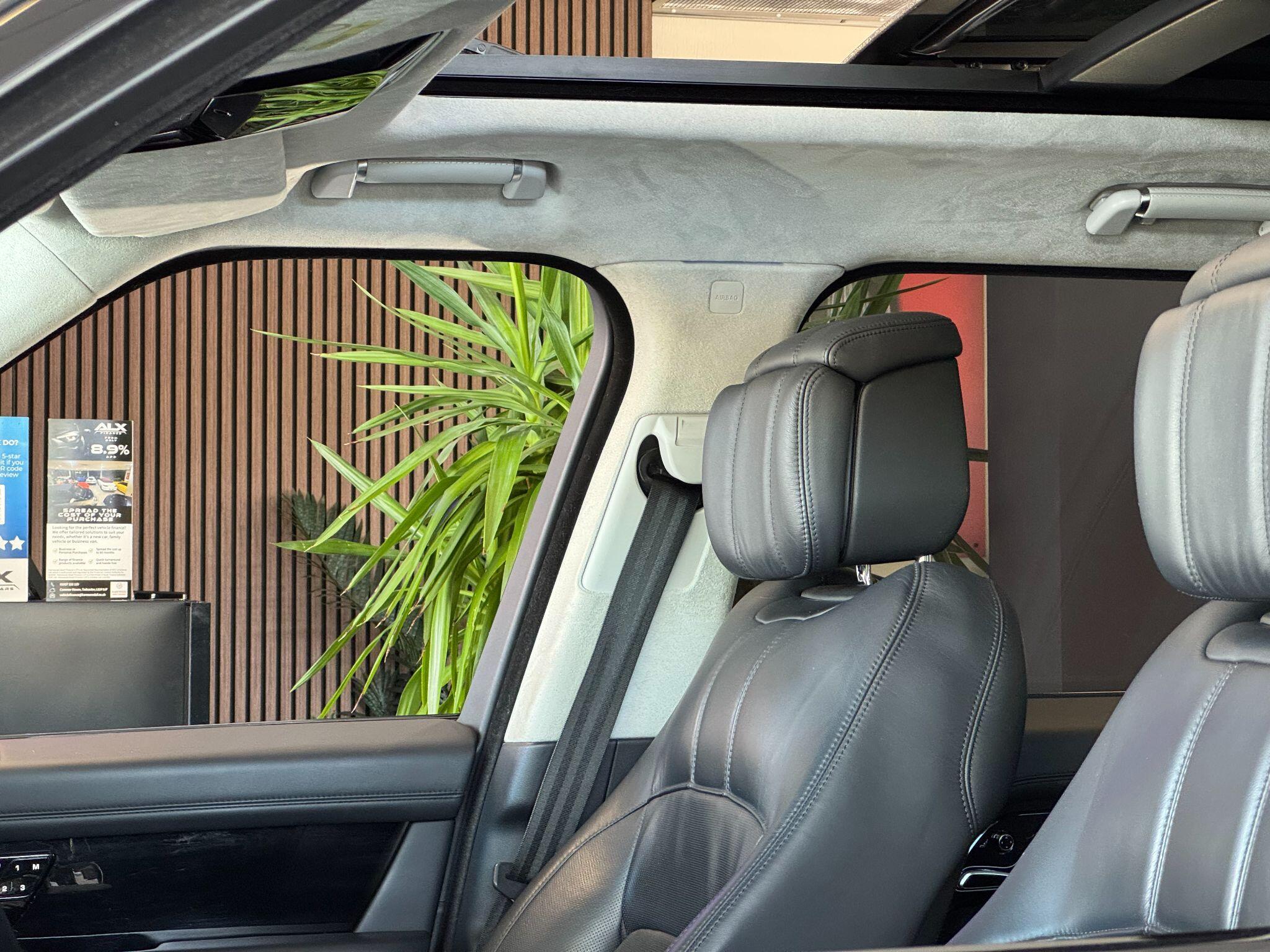 Land Rover Range Rover - Image 2