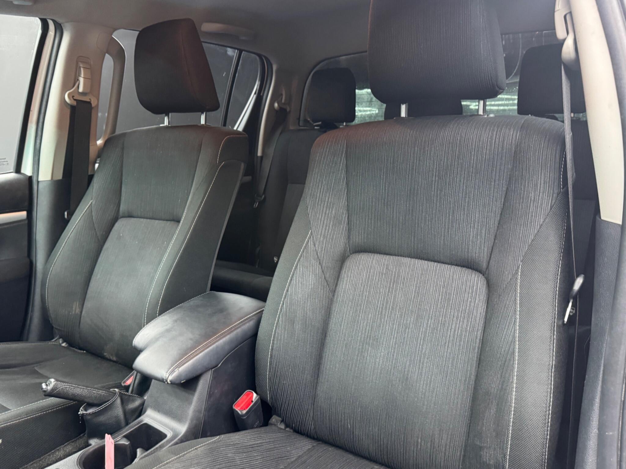 Toyota Hilux - Image 14