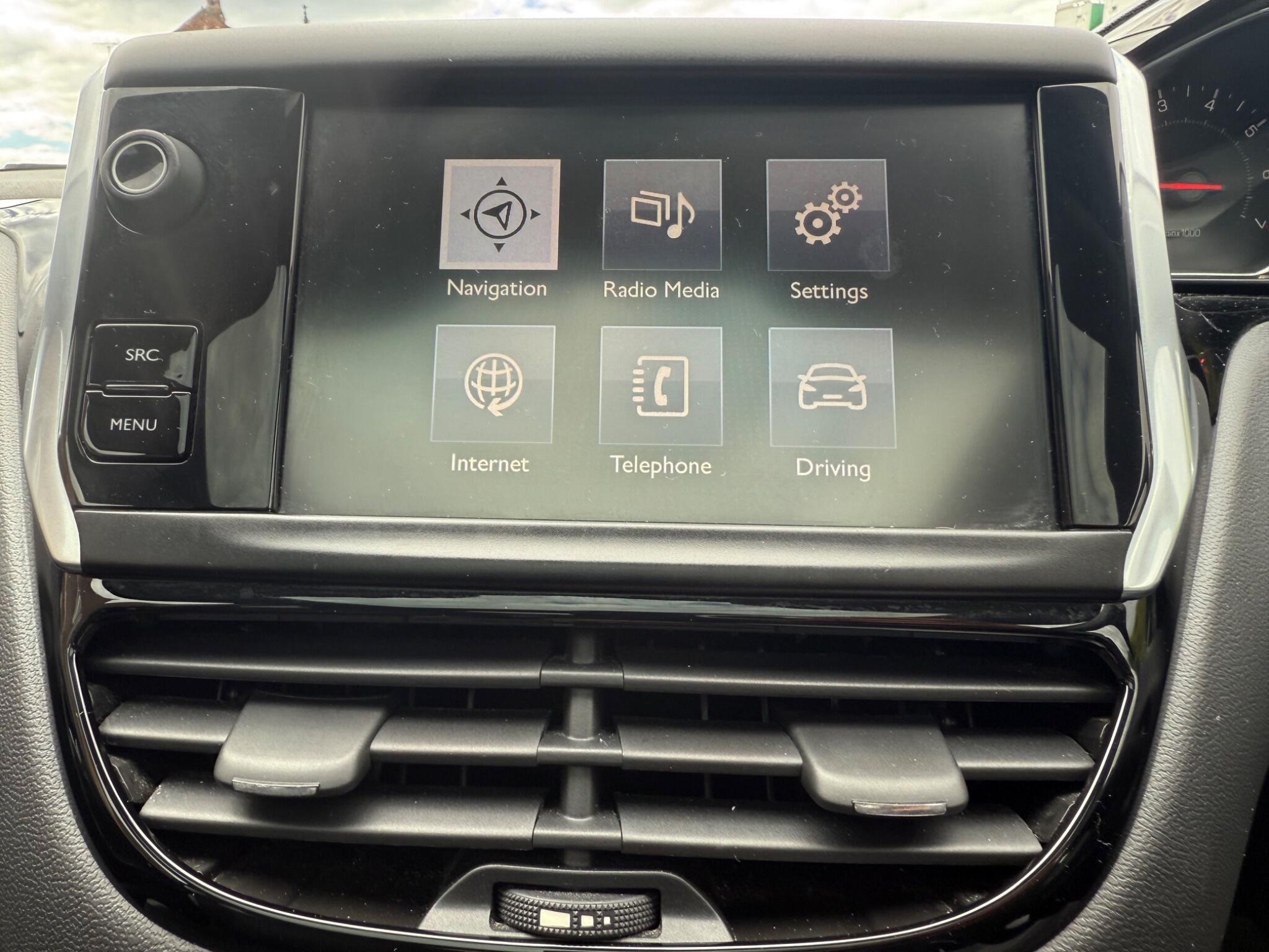 Peugeot 208 - Image 19