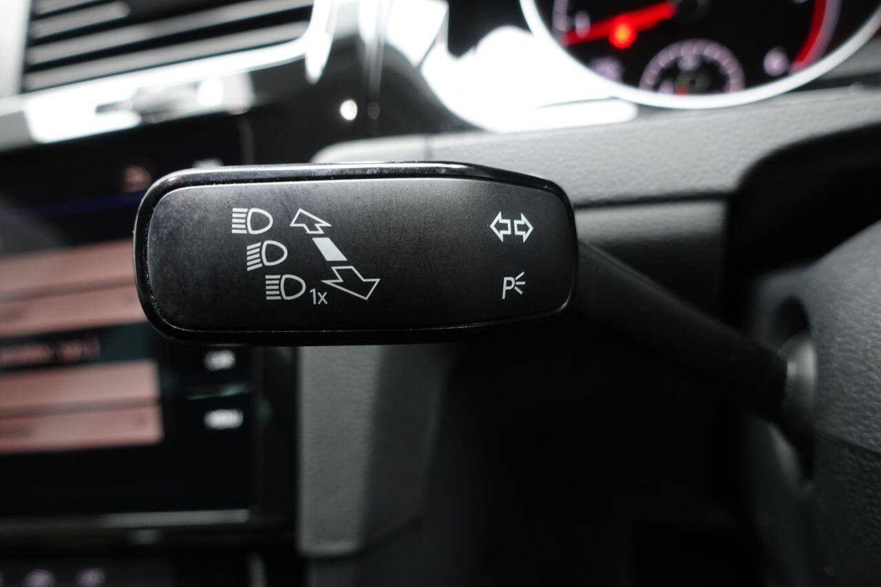 Volkswagen Golf - Image 38