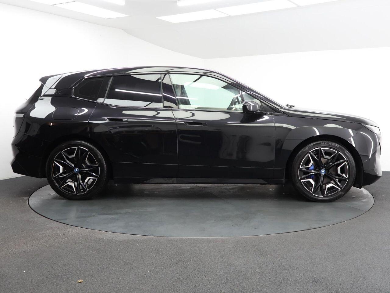 BMW IX - Image 12